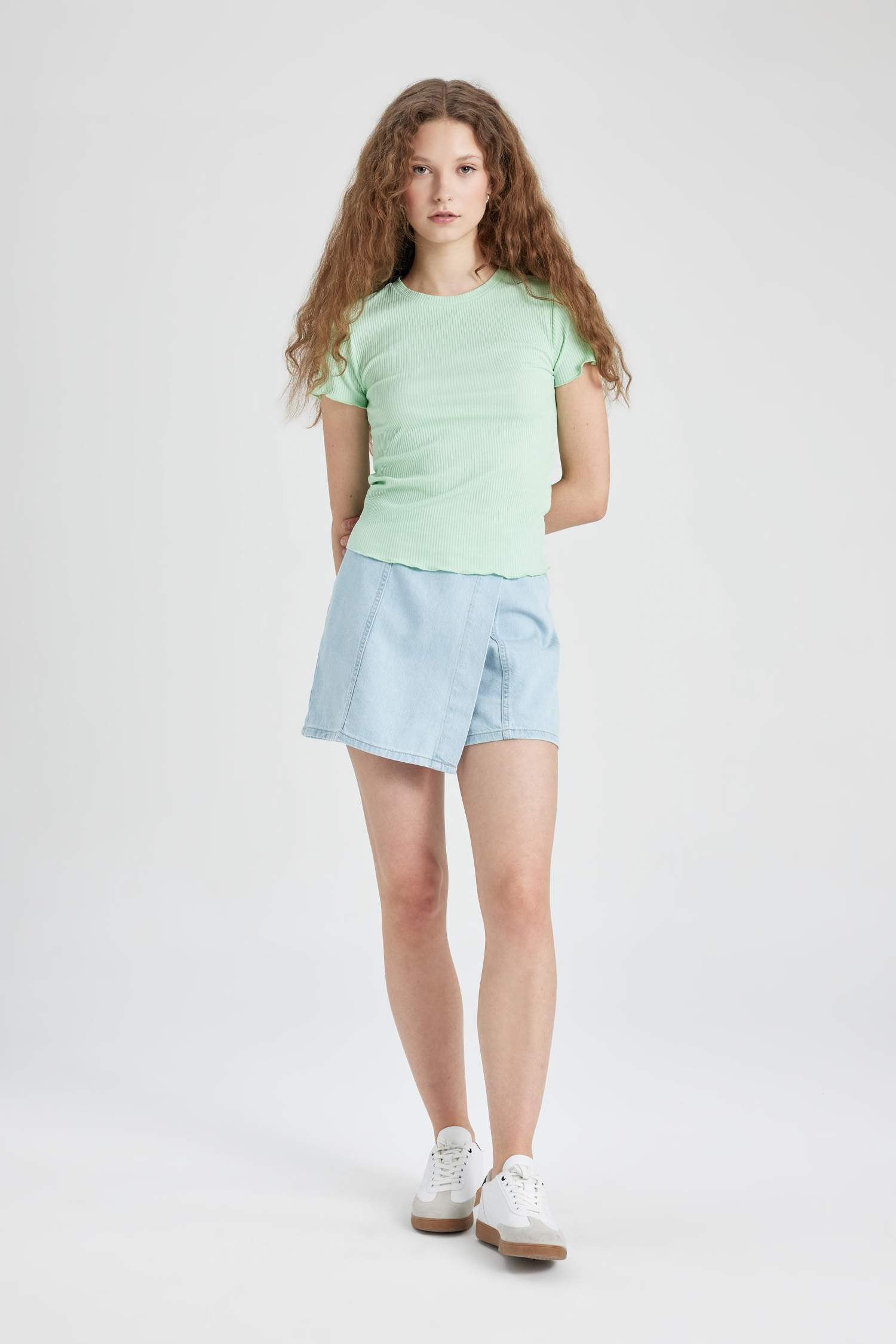 تيشيرت نص كم سليم فيت برقبة مستديرة