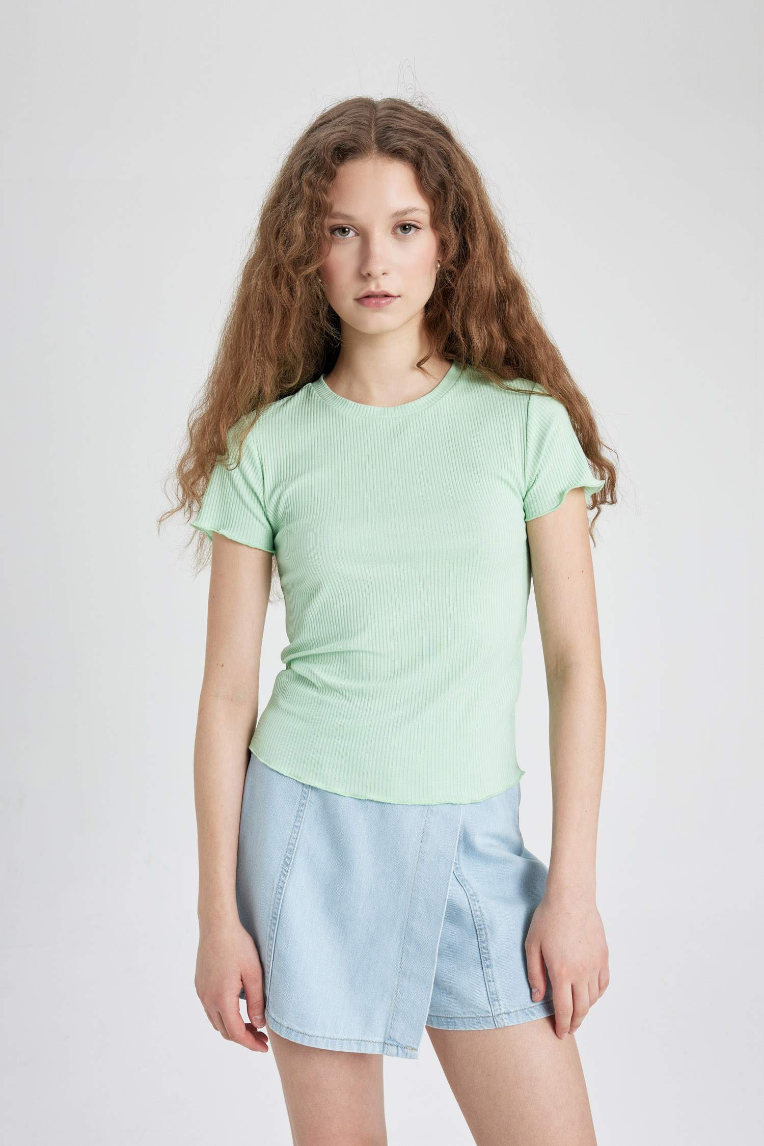 تيشيرت نص كم سليم فيت برقبة مستديرة