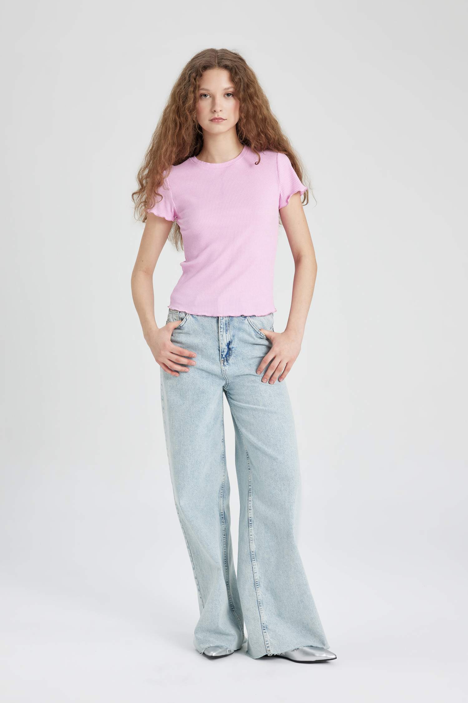 تيشيرت نص كم سليم فيت برقبة مستديرة