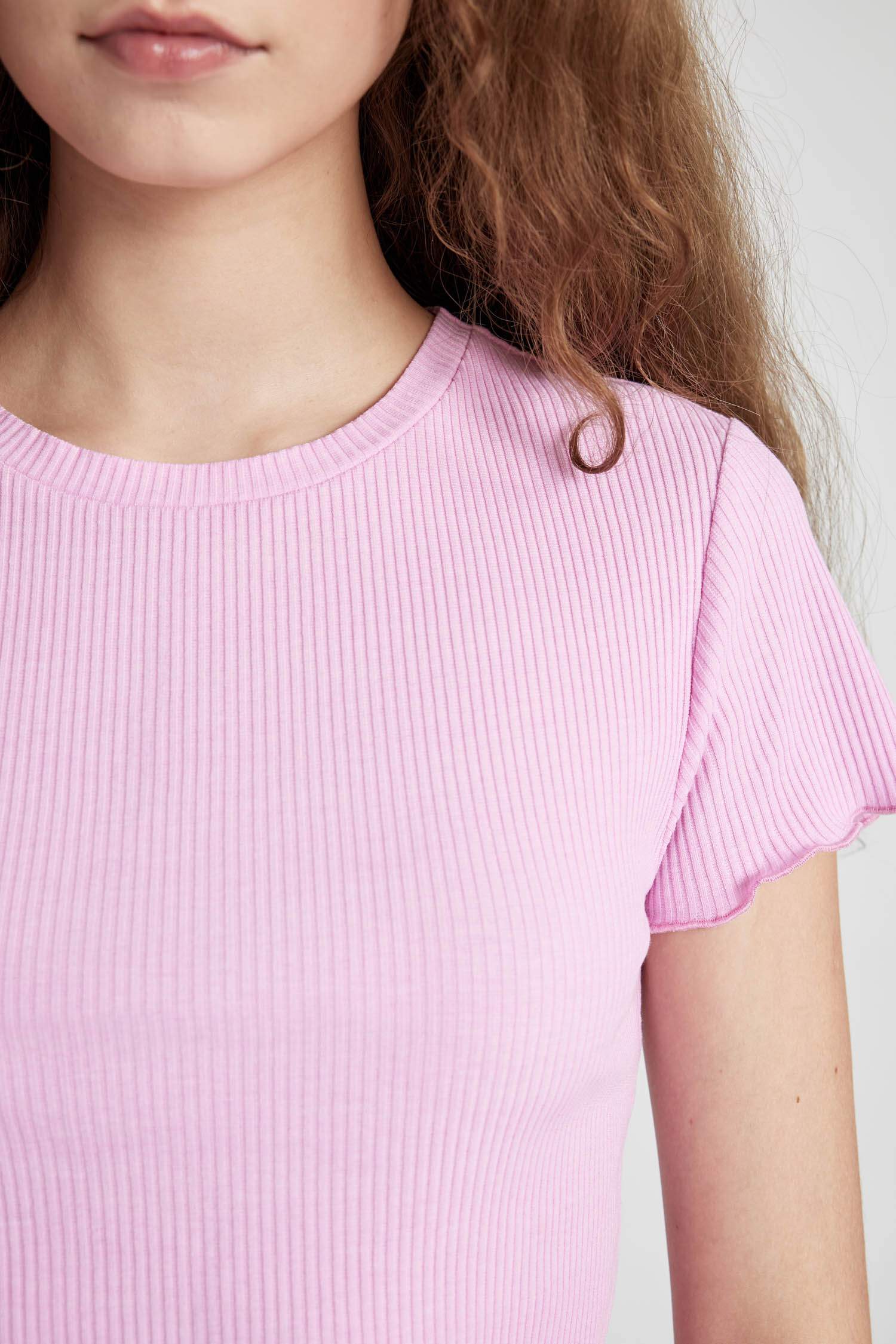 تيشيرت نص كم سليم فيت برقبة مستديرة