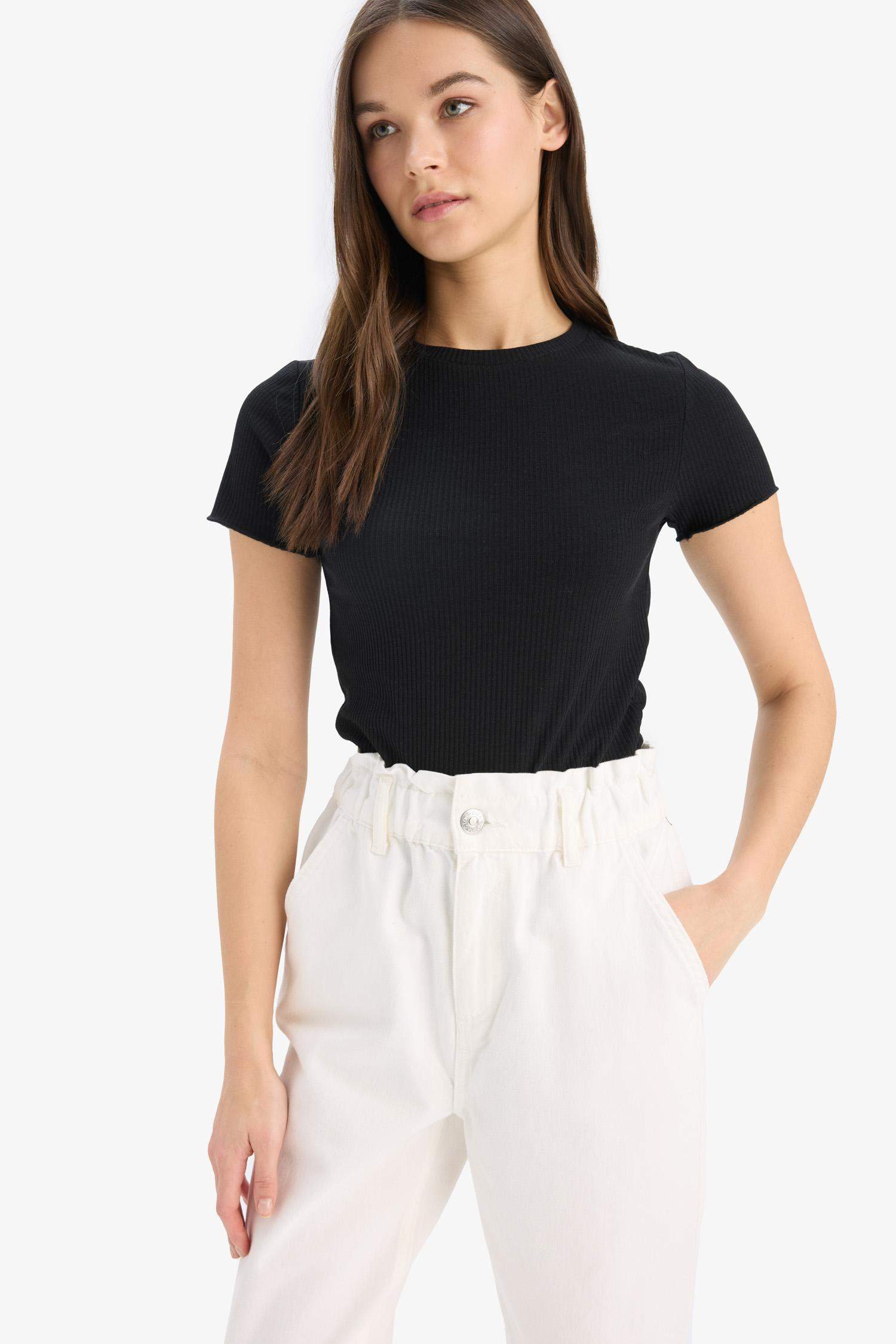 Футболка с круглым вырезом