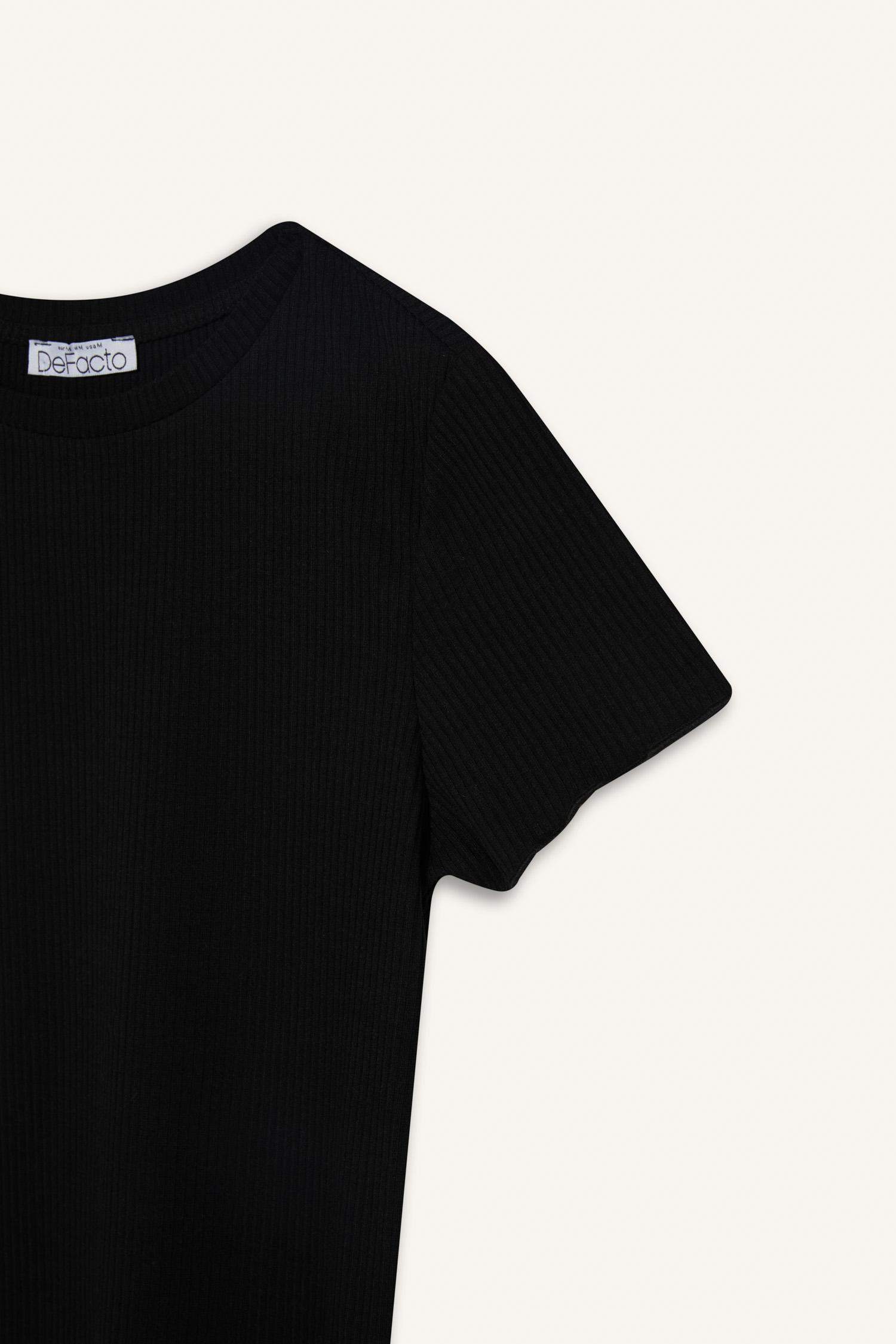 Футболка с круглым вырезом