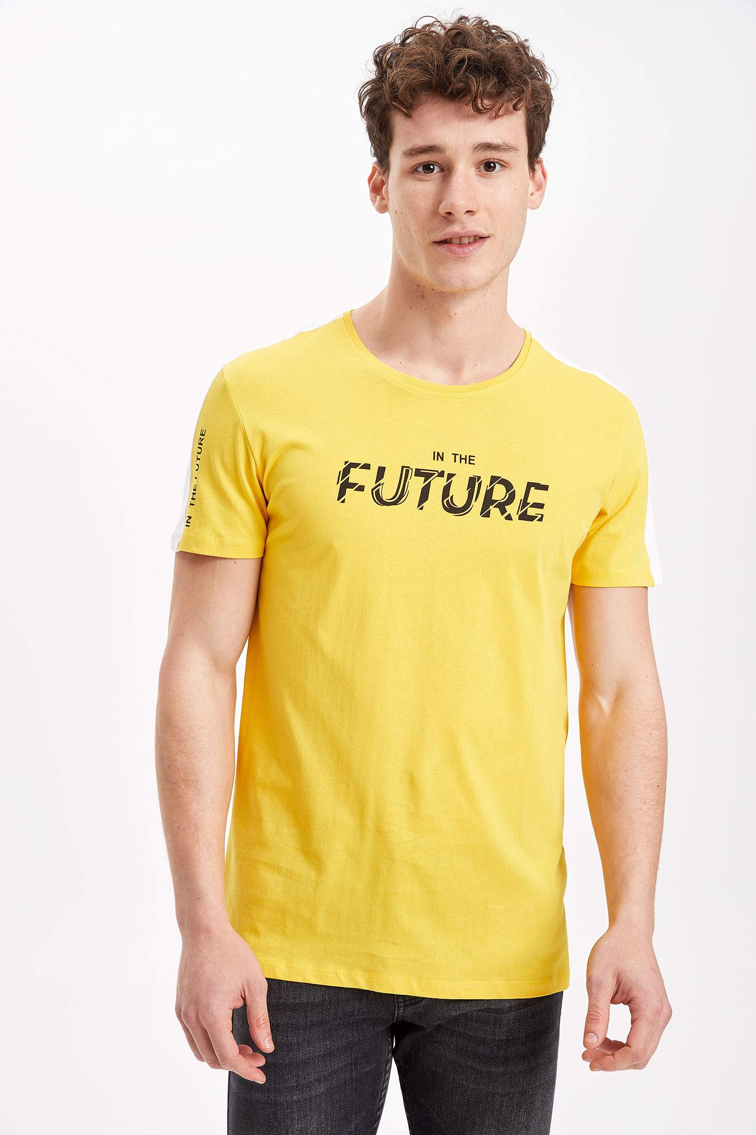 Defacto Regular Fit Baskılı T-Shirt. 1