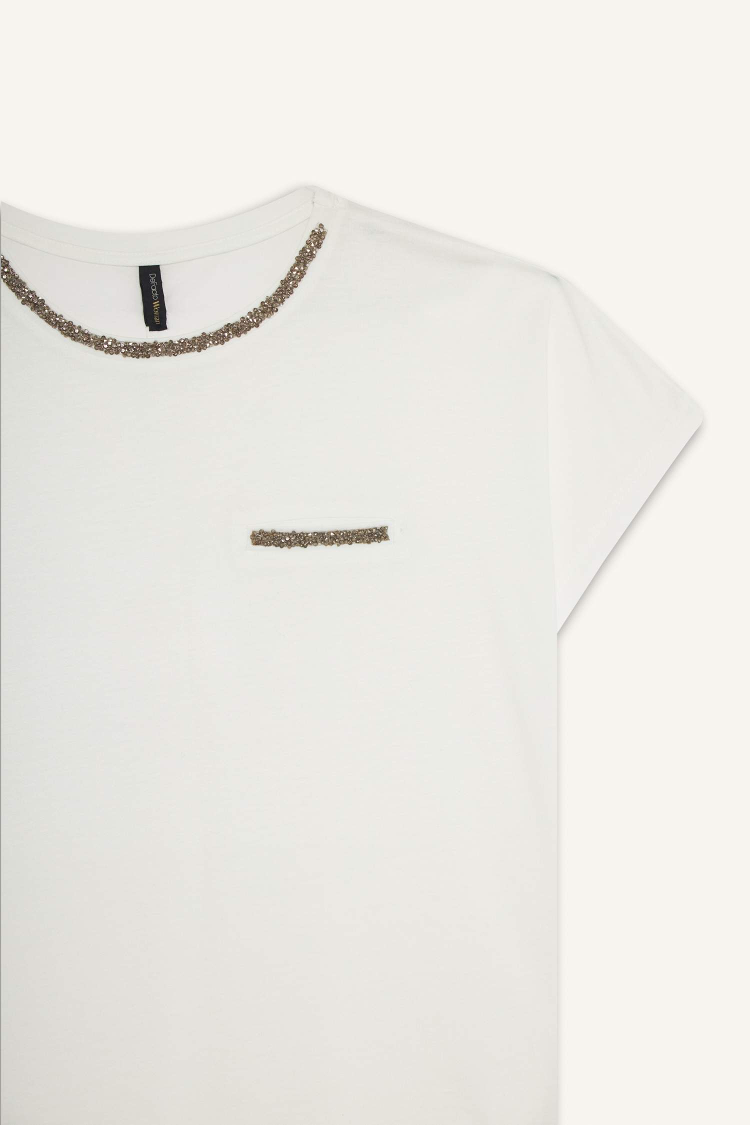 تي شيرت نص كم بياقة مستديرة