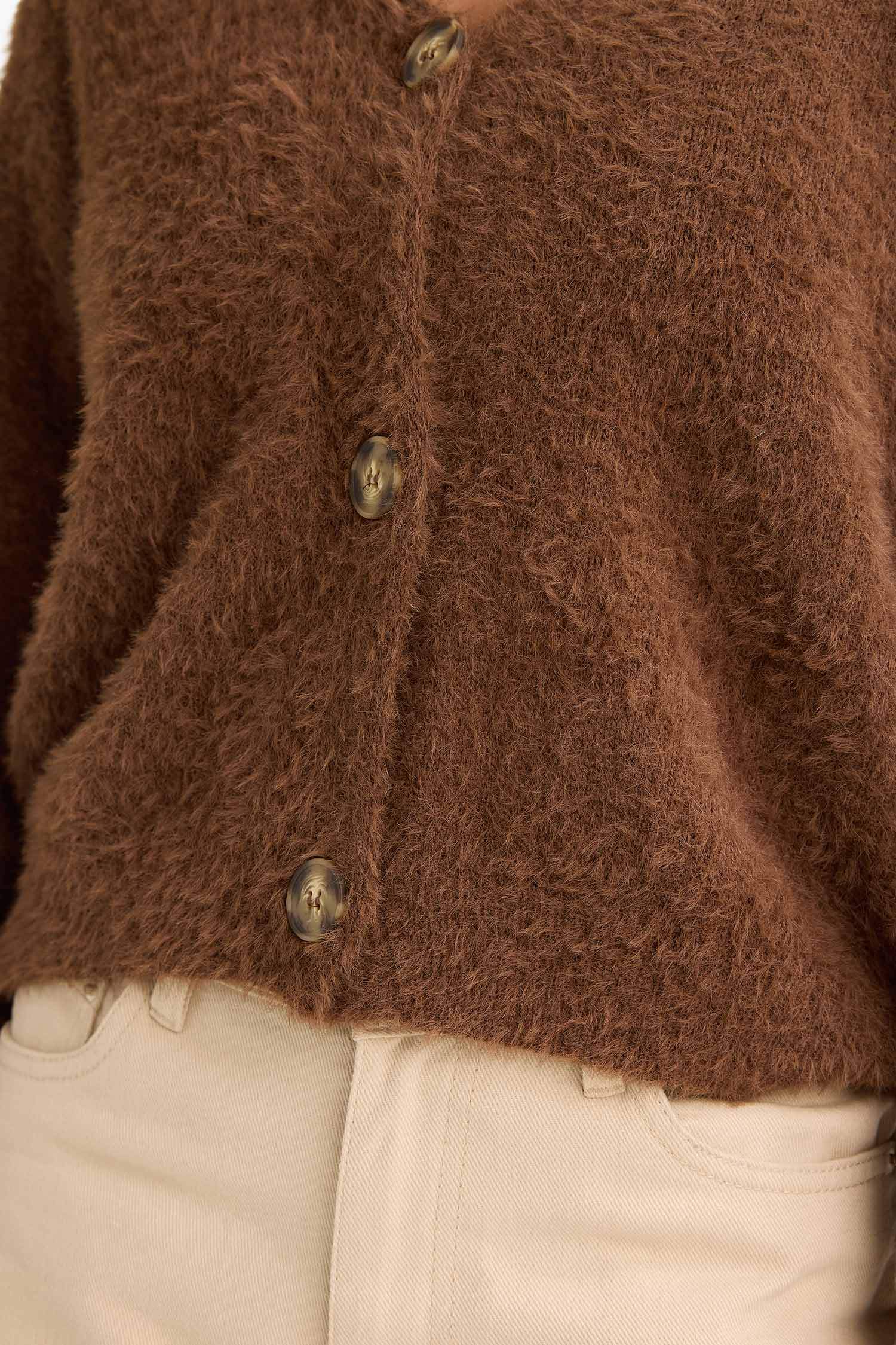 Oversize трикотажный кардиган с V-образным вырезом