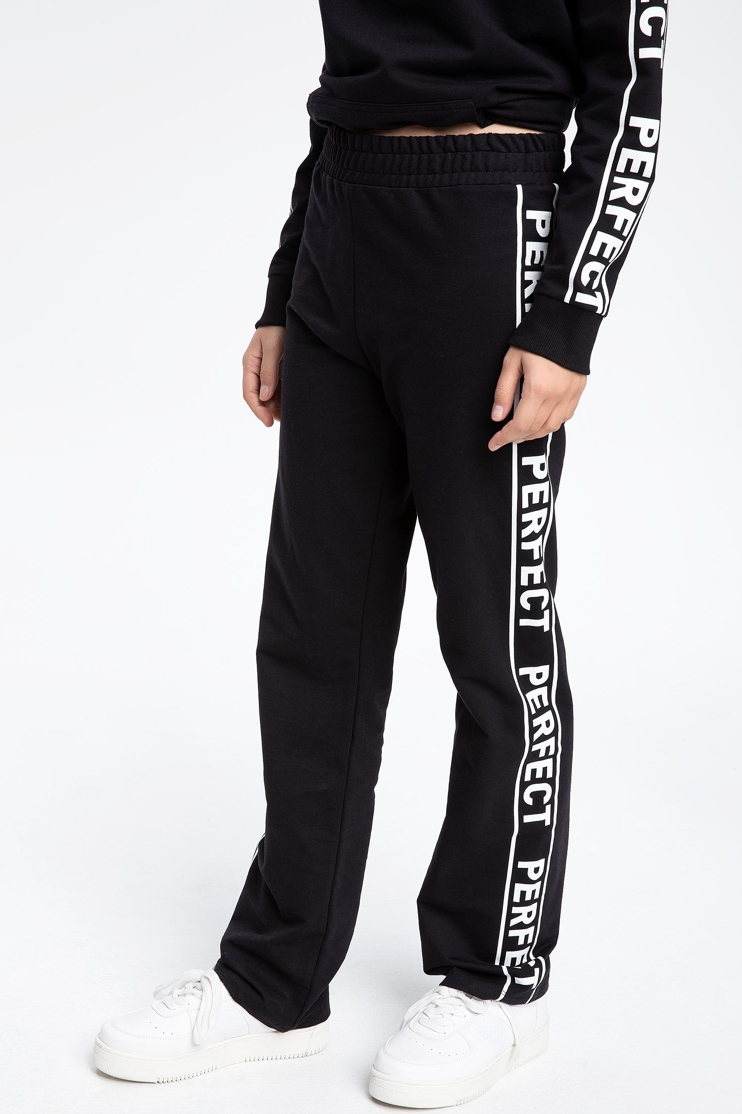 Defacto Şerit Detaylı Relax Fit Pantolon. 1