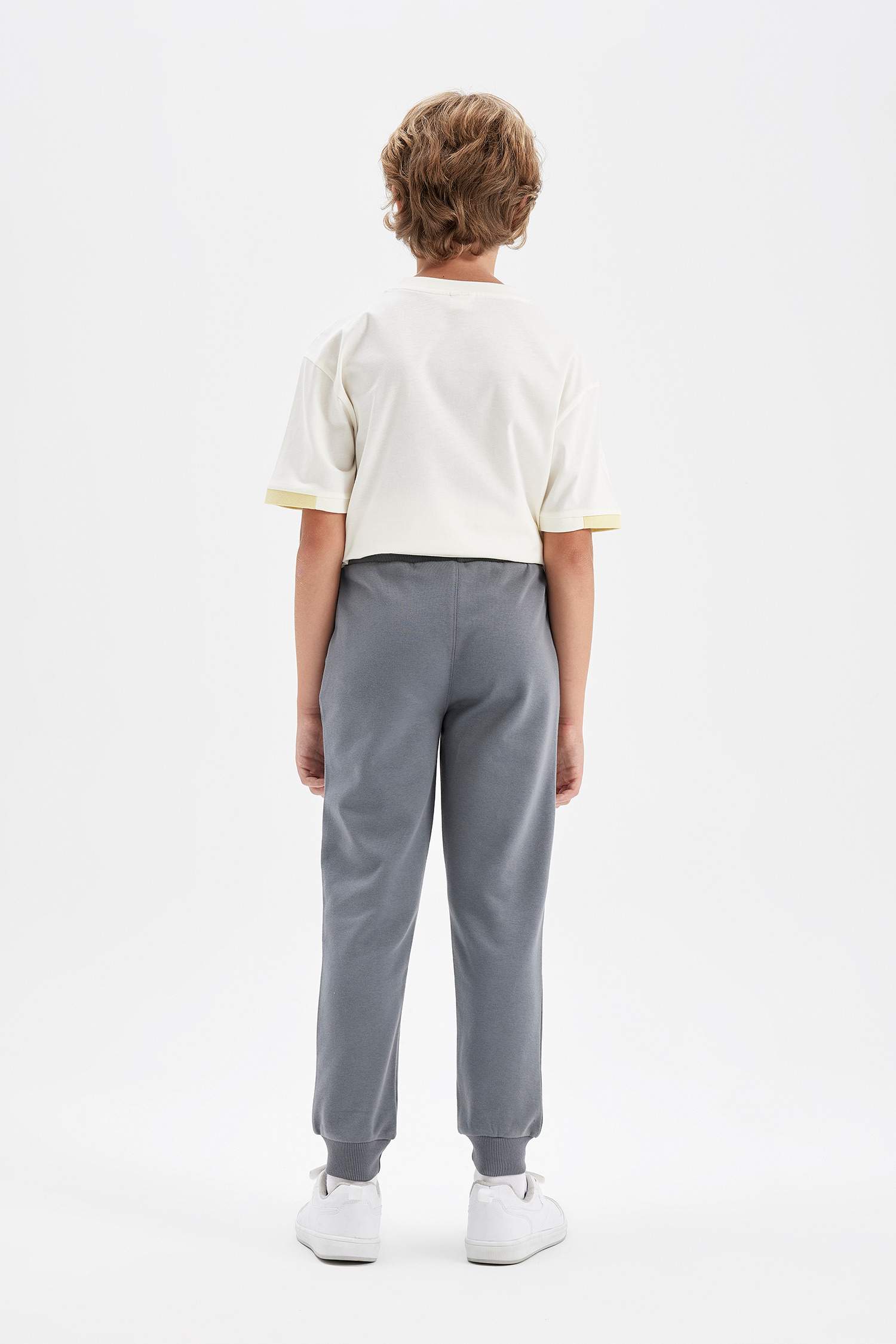 بنطلون بجامة رياضي رصاصي للمدرسة ولادي قصة عادية