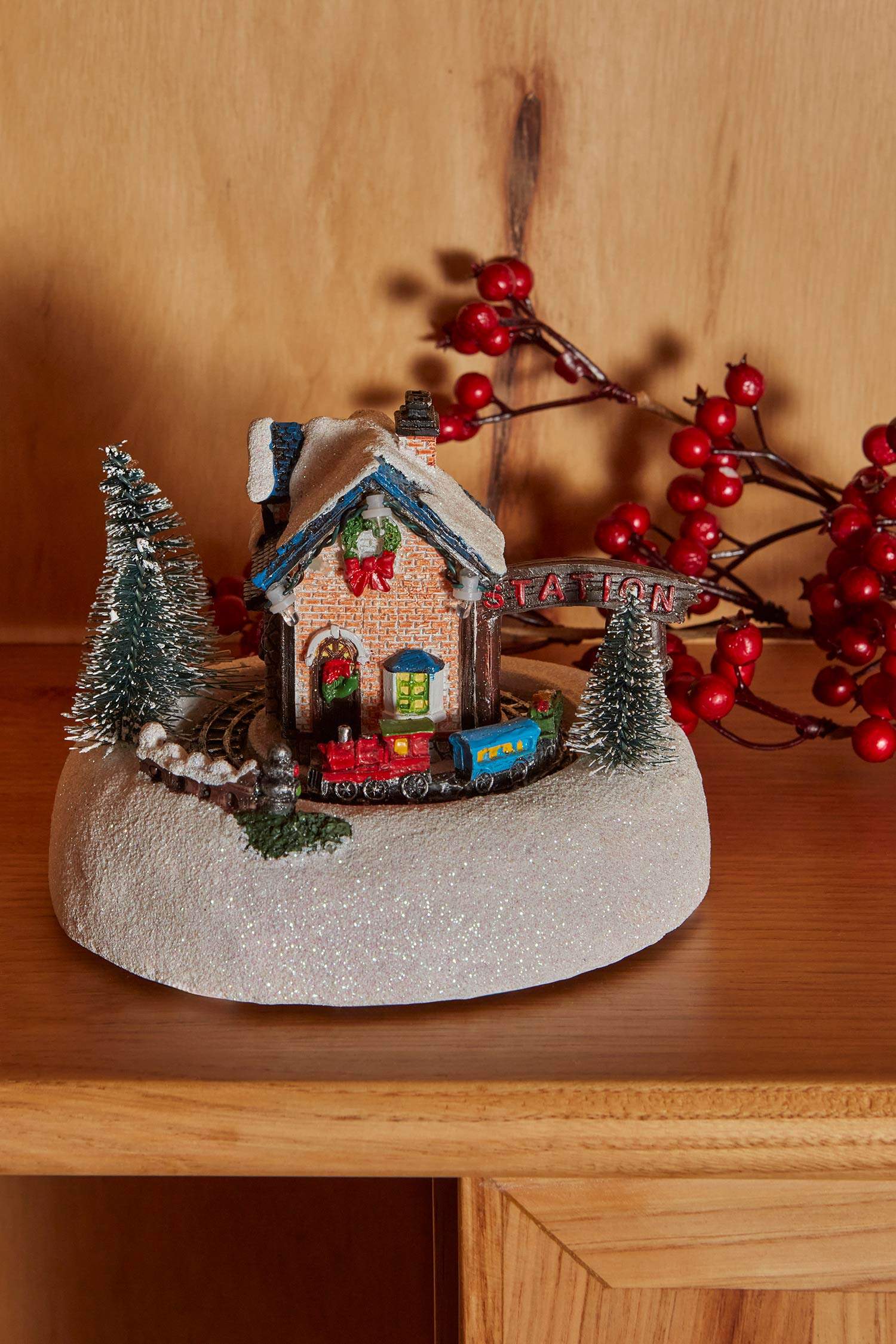 NY24 LED IŞIKLI TREN İSTASYONU