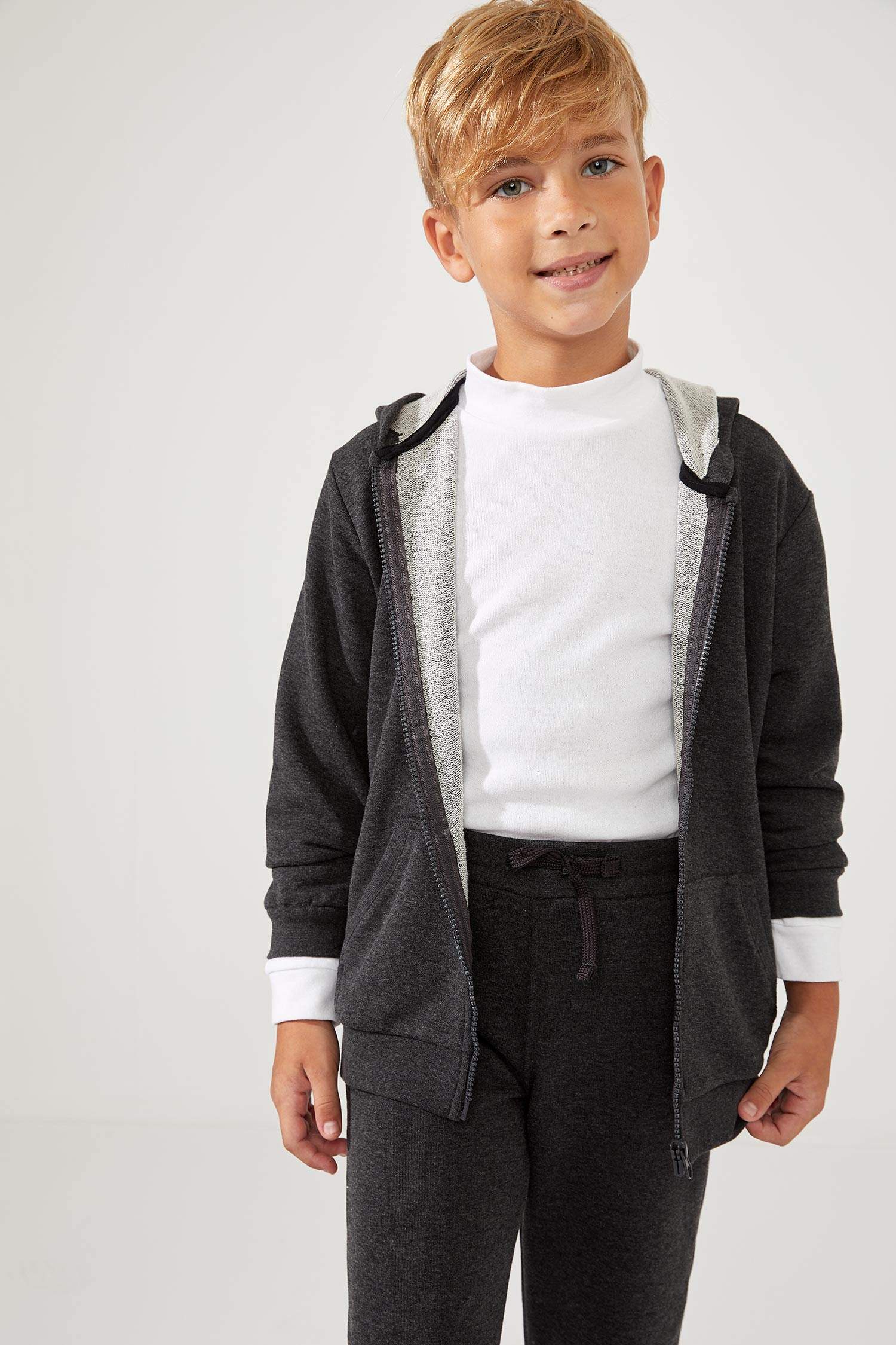 Erkek Çocuk Kapüşonlu Kalın Sweatshirt Kumaşı İçi Yumuşak Tüylü Hırka Bolero