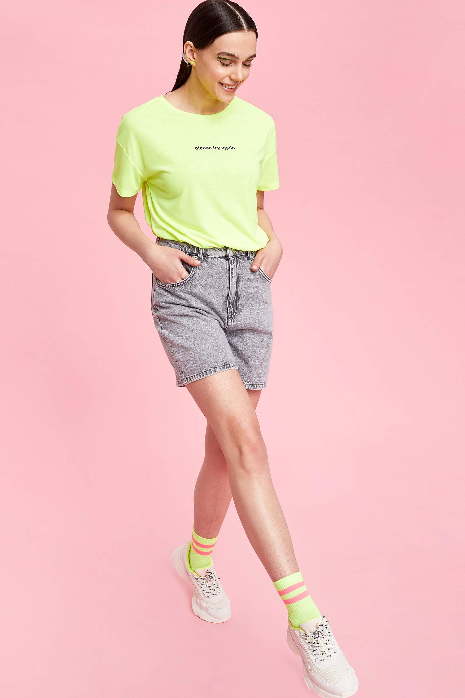 Defacto Baskılı Yuvarlak Yaka Neon T-shirt. 2