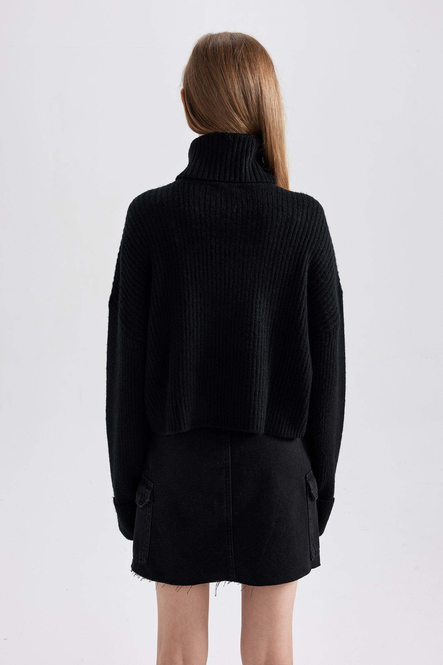 үлкен пішім мойынжейде трикотаж Пулловер