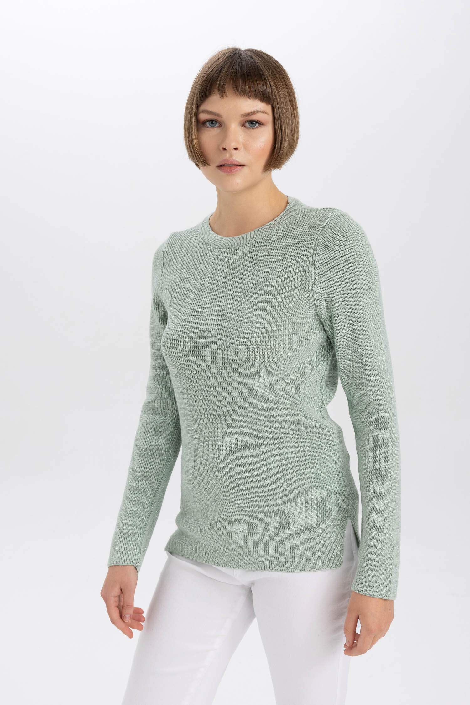 Пуловер стандартного кроя с круглым вырезом для женщин