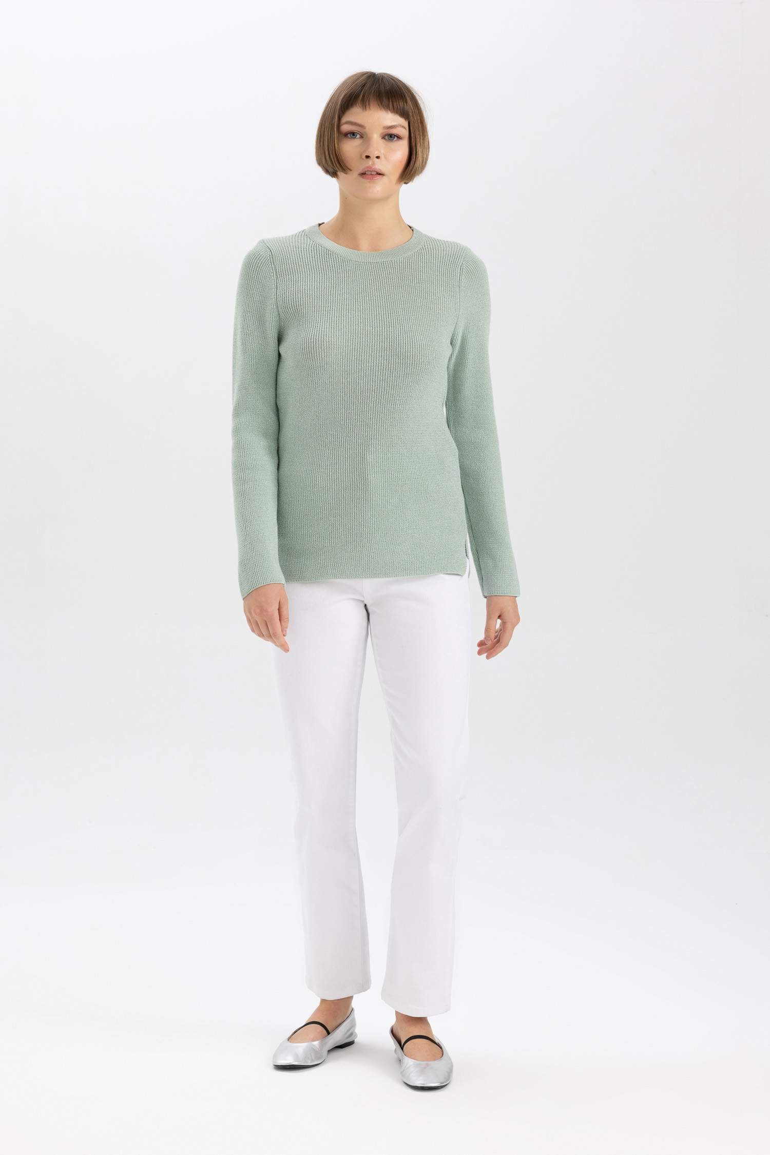 Пуловер стандартного кроя с круглым вырезом для женщин