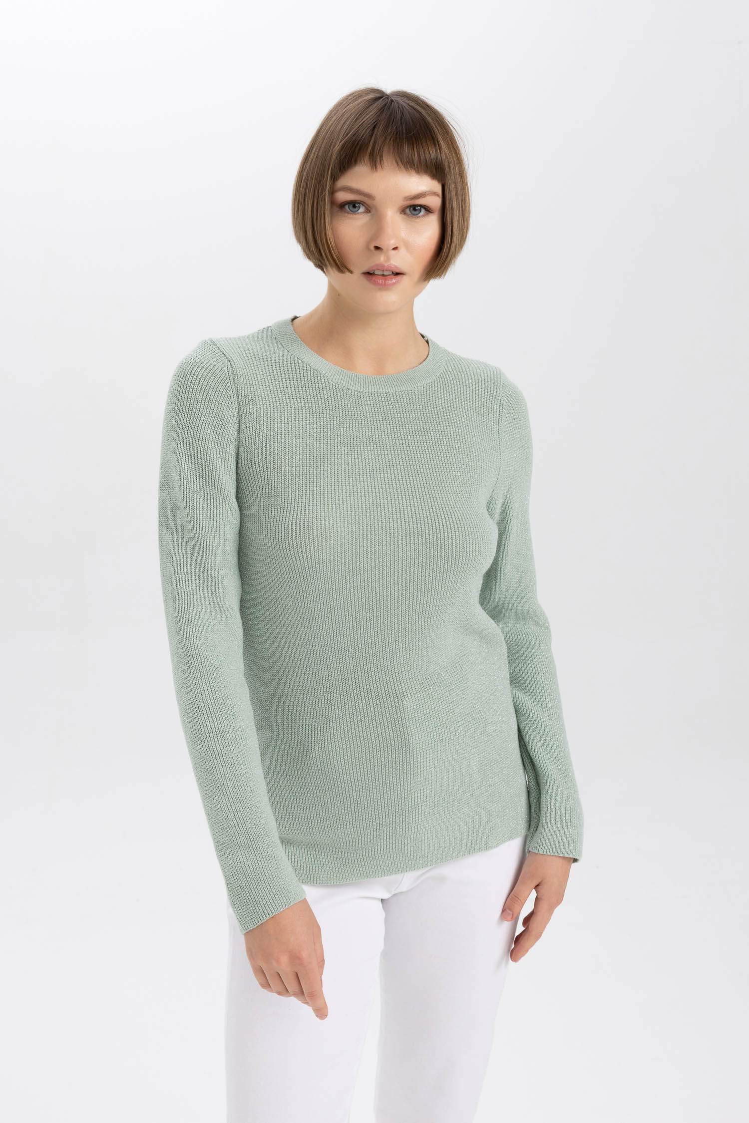 Пуловер стандартного кроя с круглым вырезом для женщин