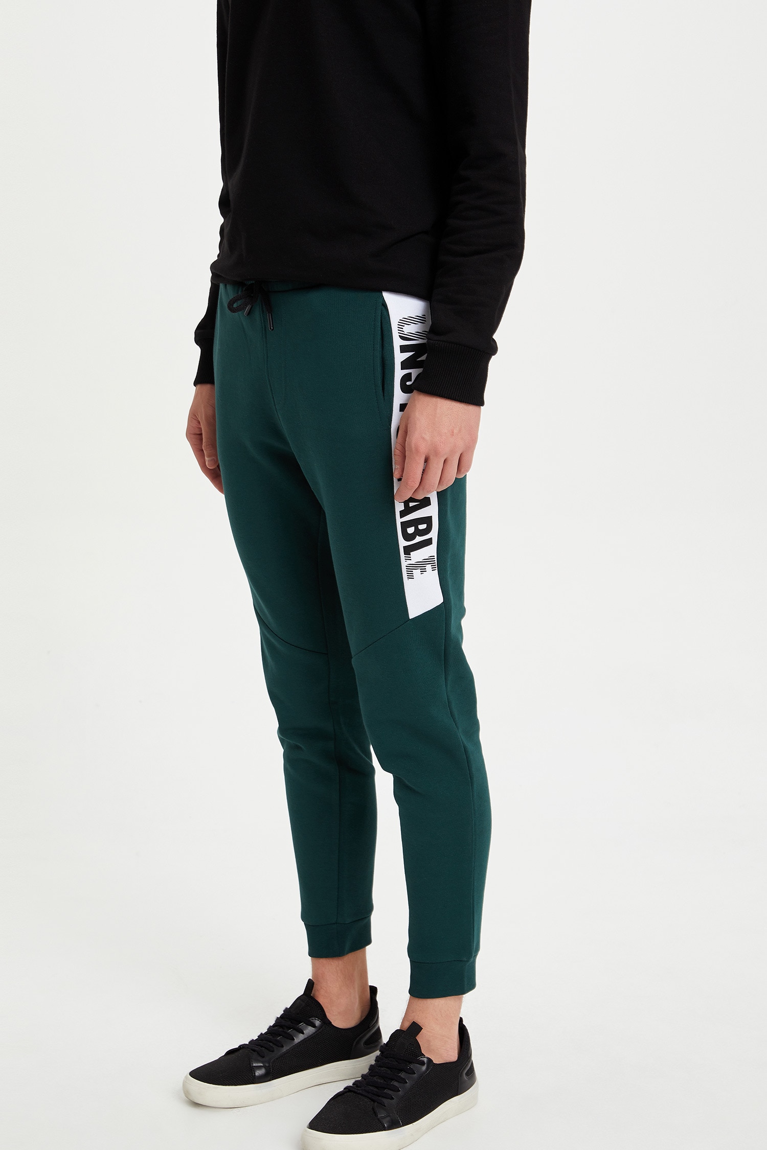Defacto Slim Fit Jogger Pantolon. 1
