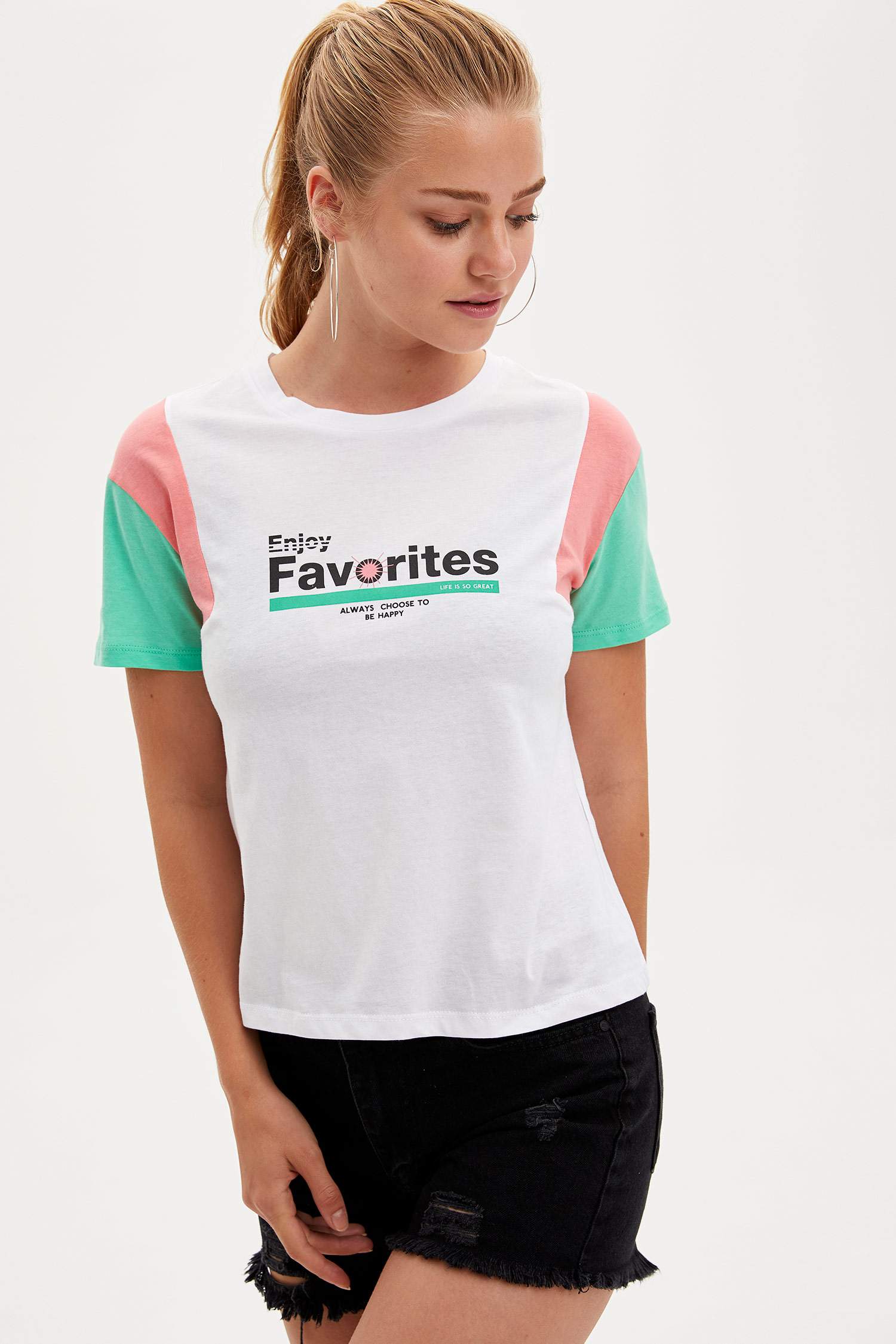 Defacto Renk Bloklu Kısa Kollu T-shirt. 1