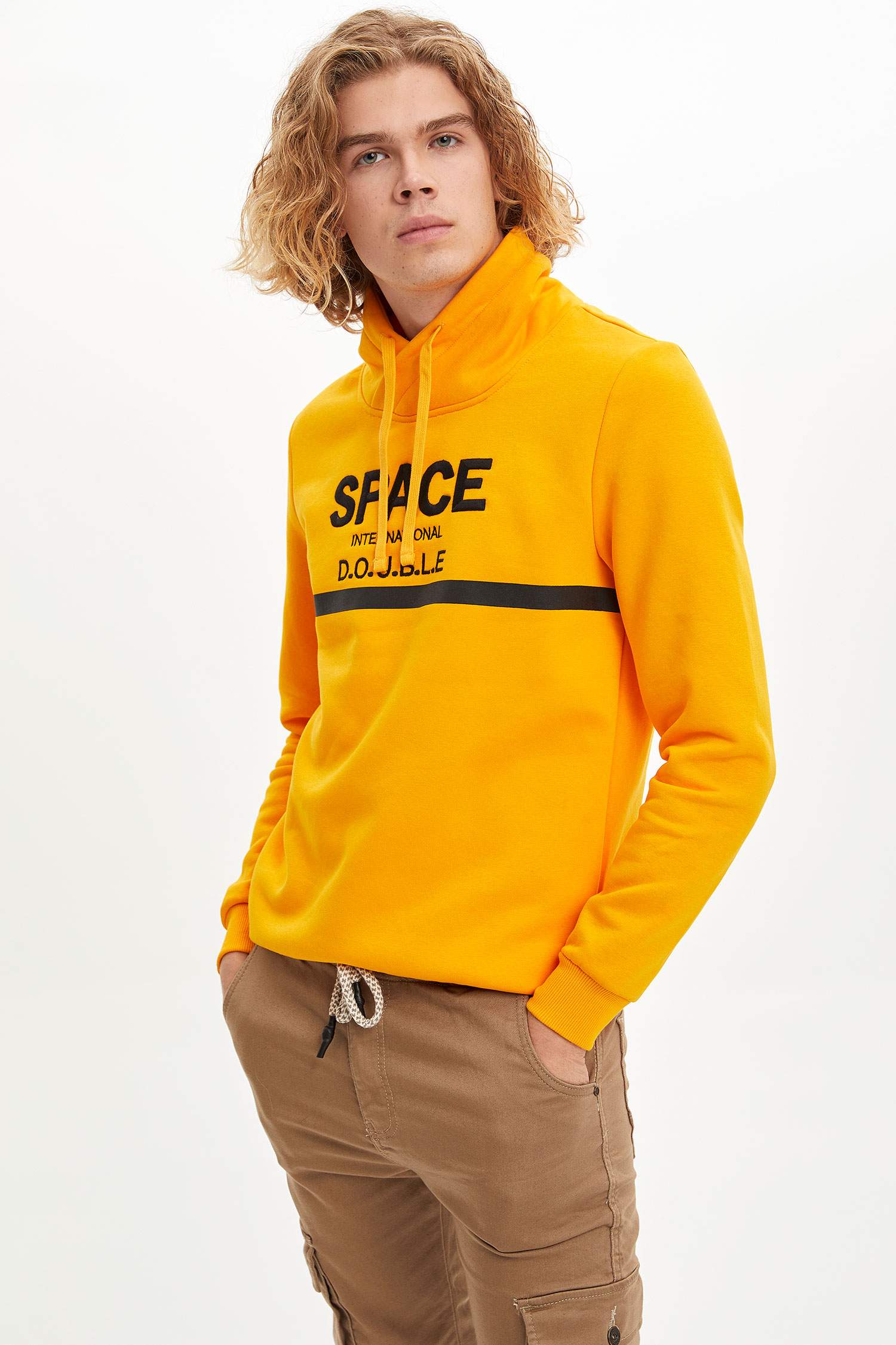 Defacto Kapüşonlu Baskılı Slim Fit Sweatshirt. 1