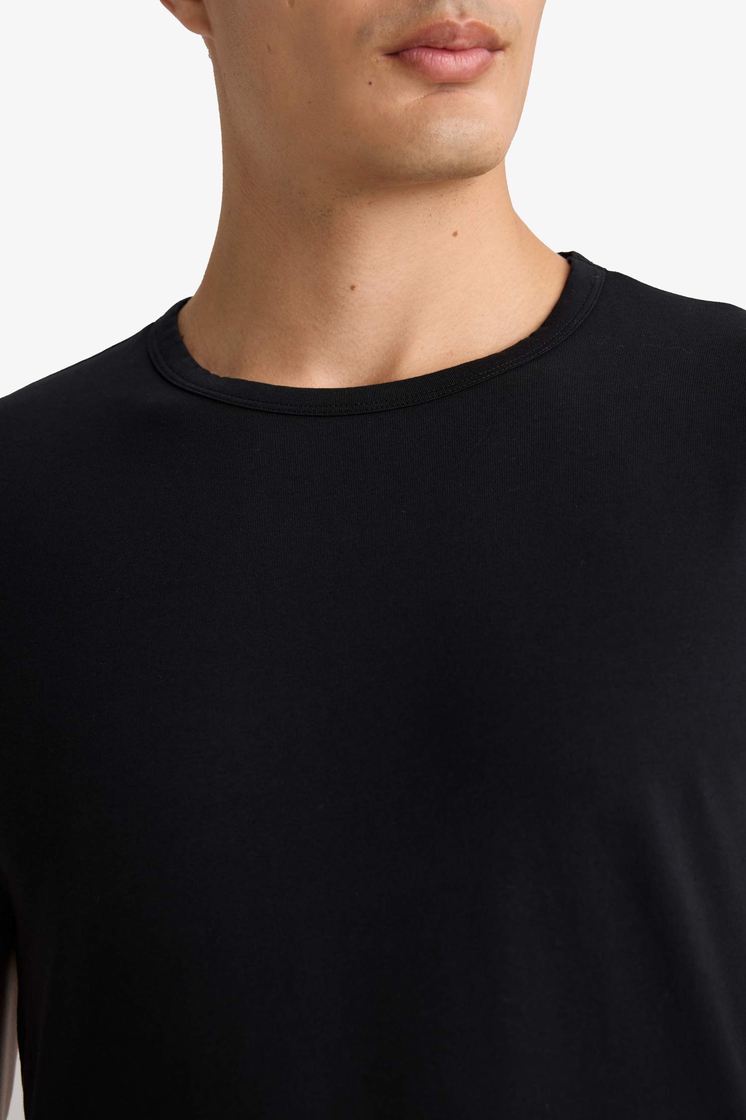 بلوزة سليم فيت بياخة مستديرة