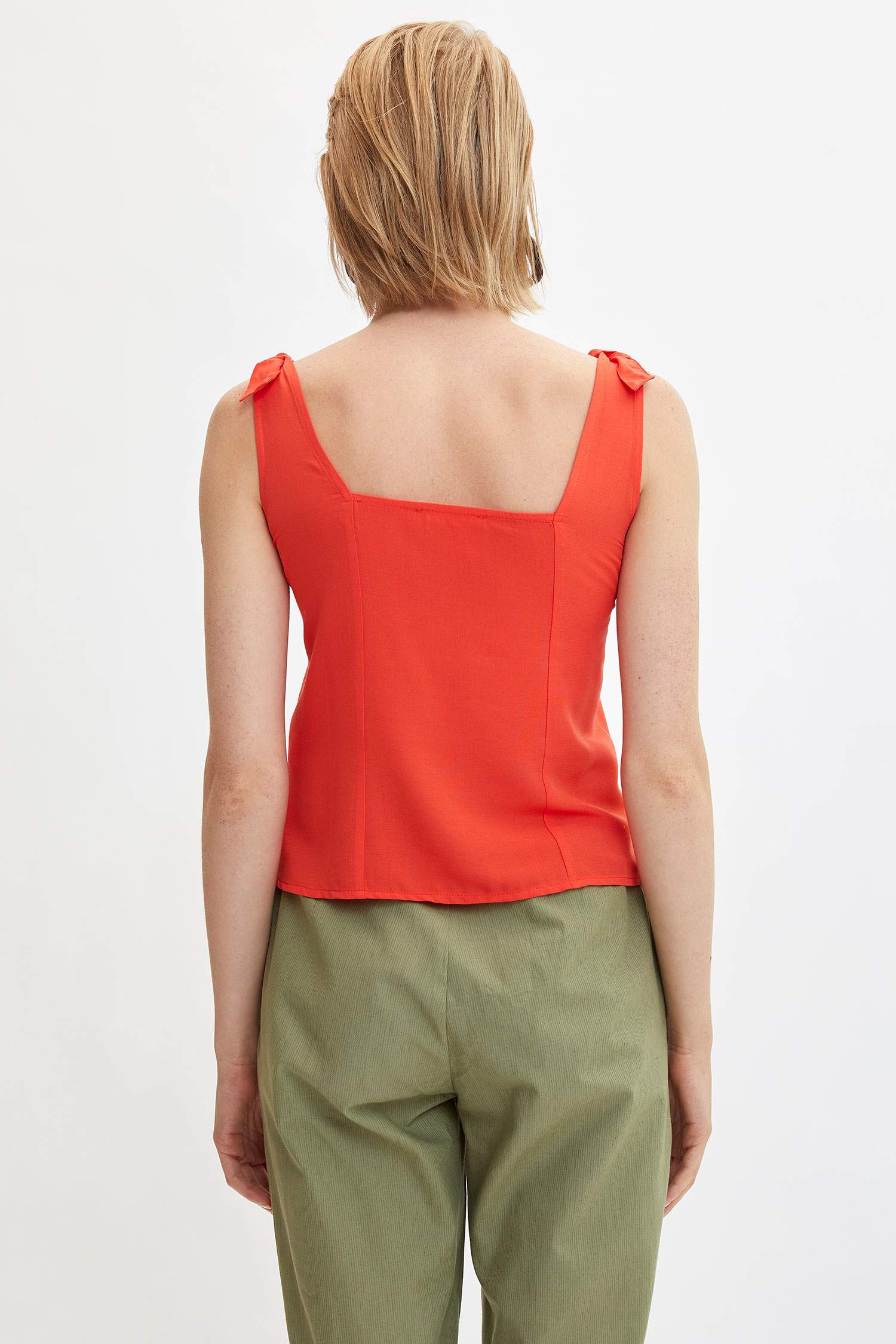 Defacto Askılı Düğmeli Bluz. 4