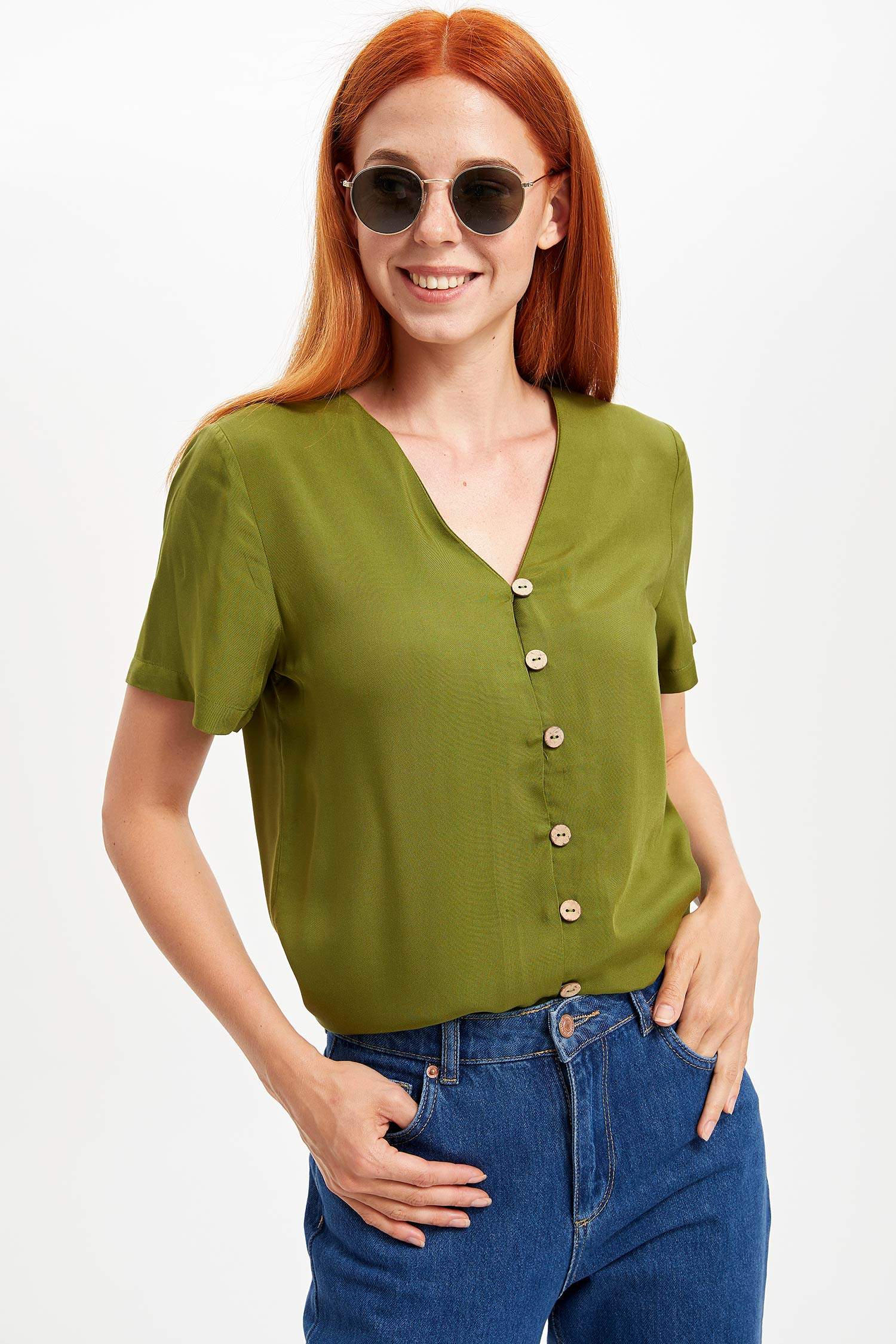 Defacto V Yaka Kısa Kollu Gömlek. 1