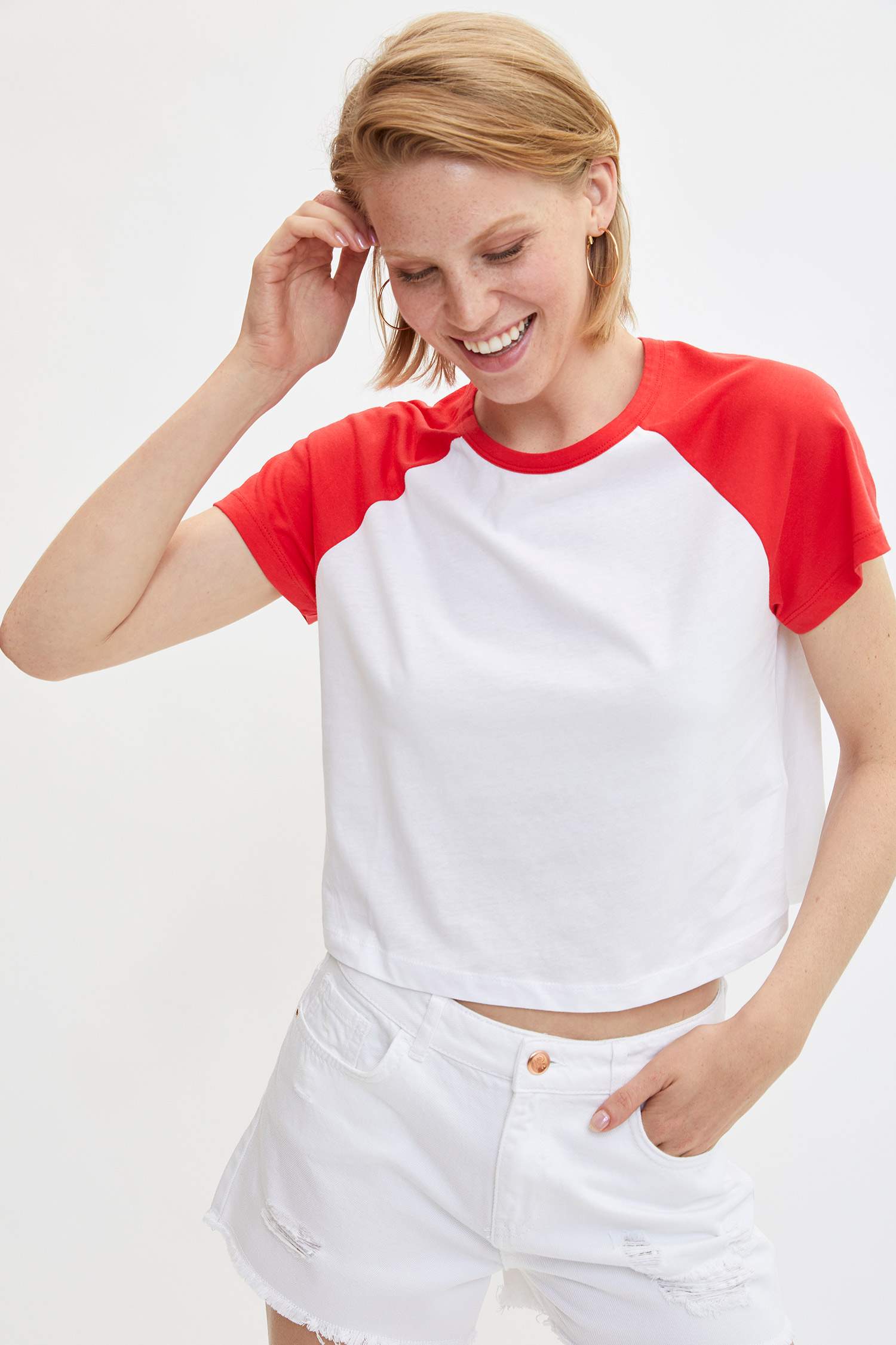 Defacto Renk Bloklu T-shirt. 1