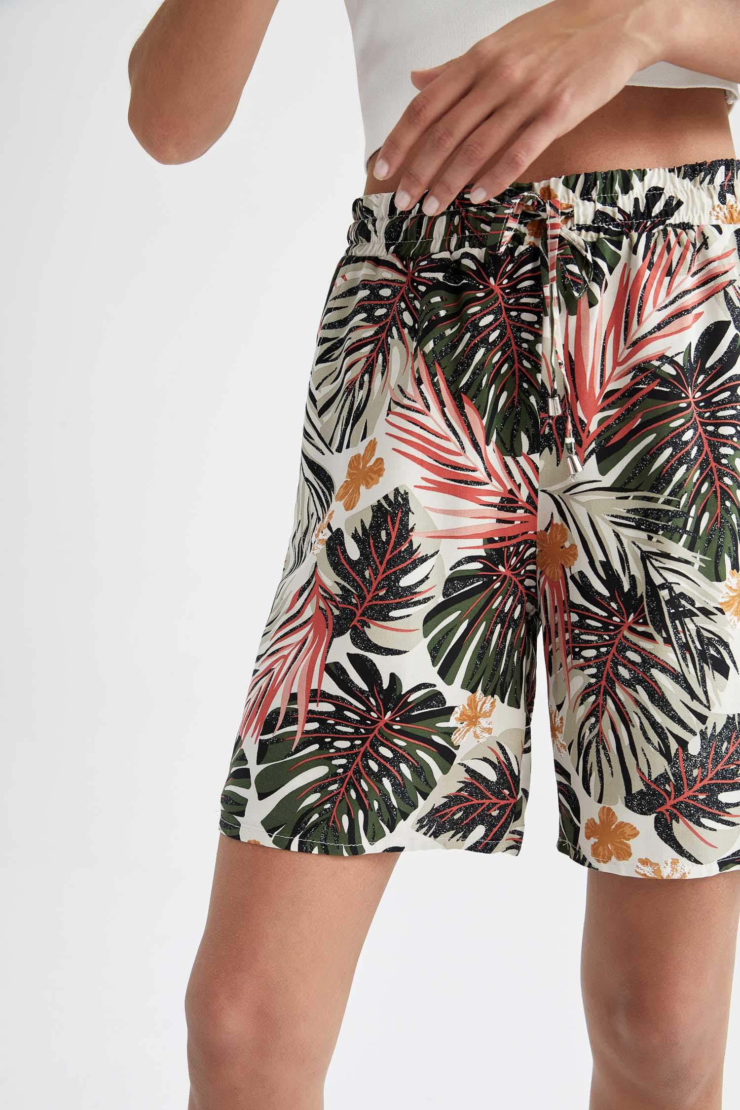 Relax Fit Tropic Print Mini Short