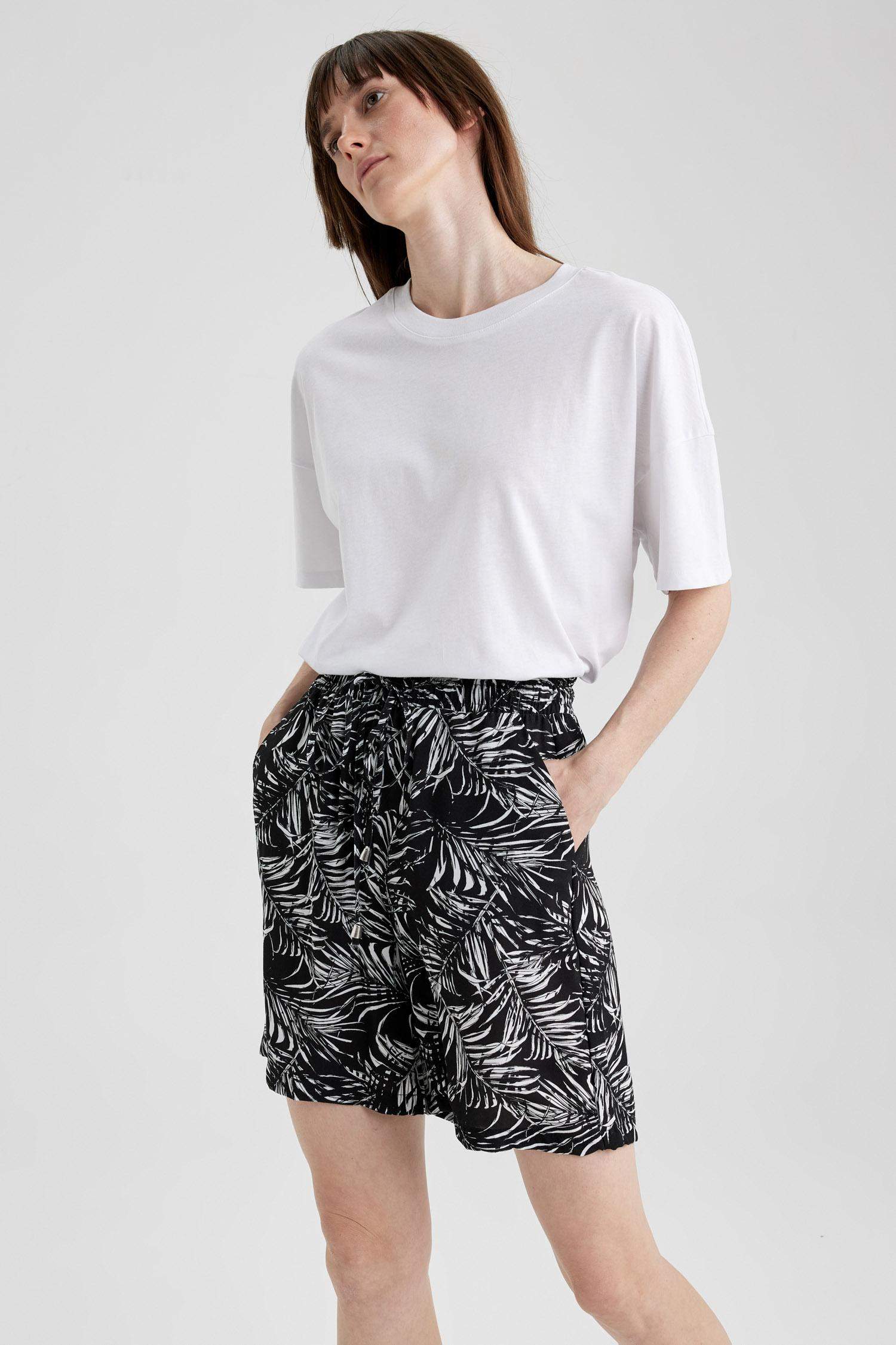 شورت وايد ليج بجيب وخصر عالي