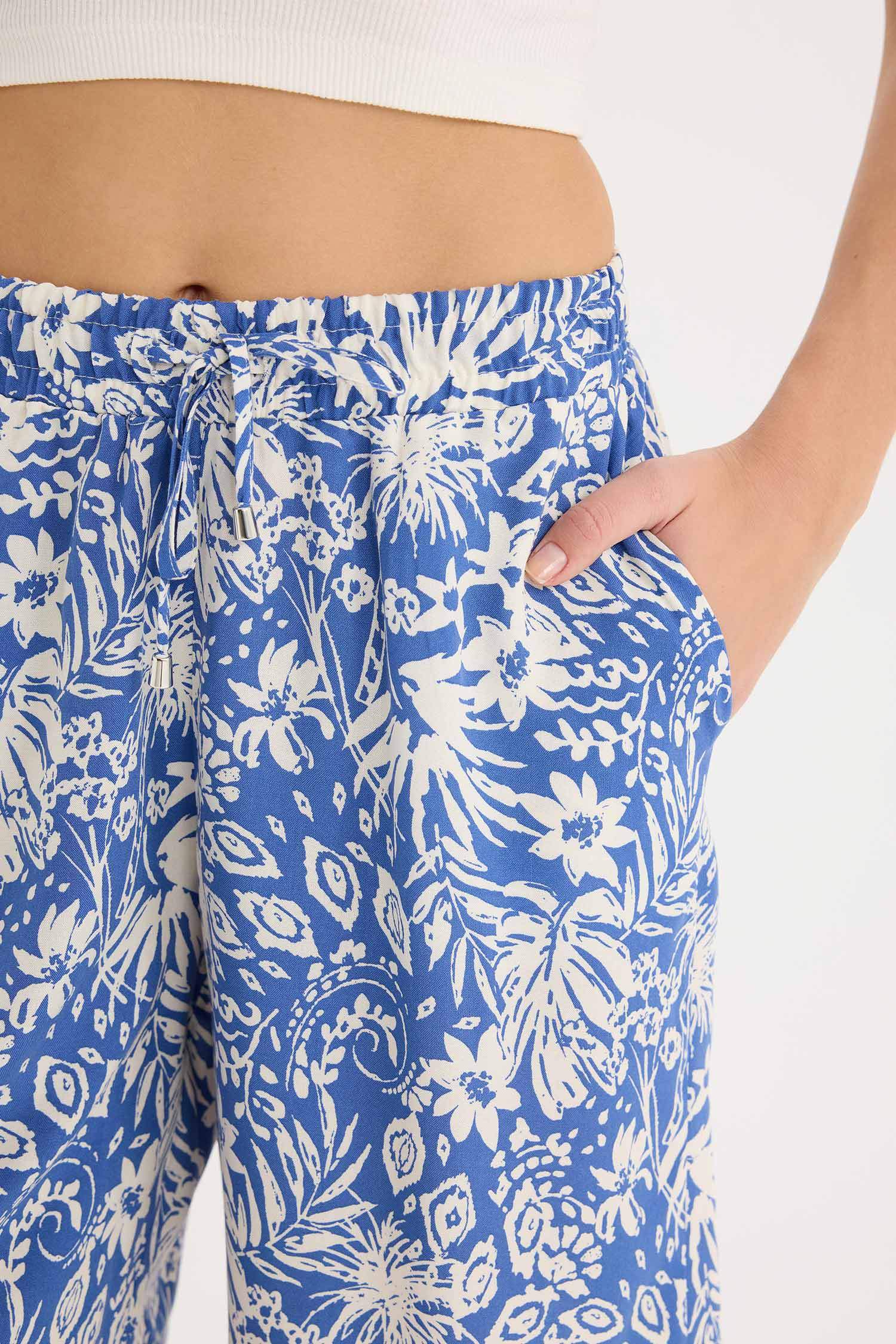 Yüksek Bel Desenli Geniş Paça Viskon Şort