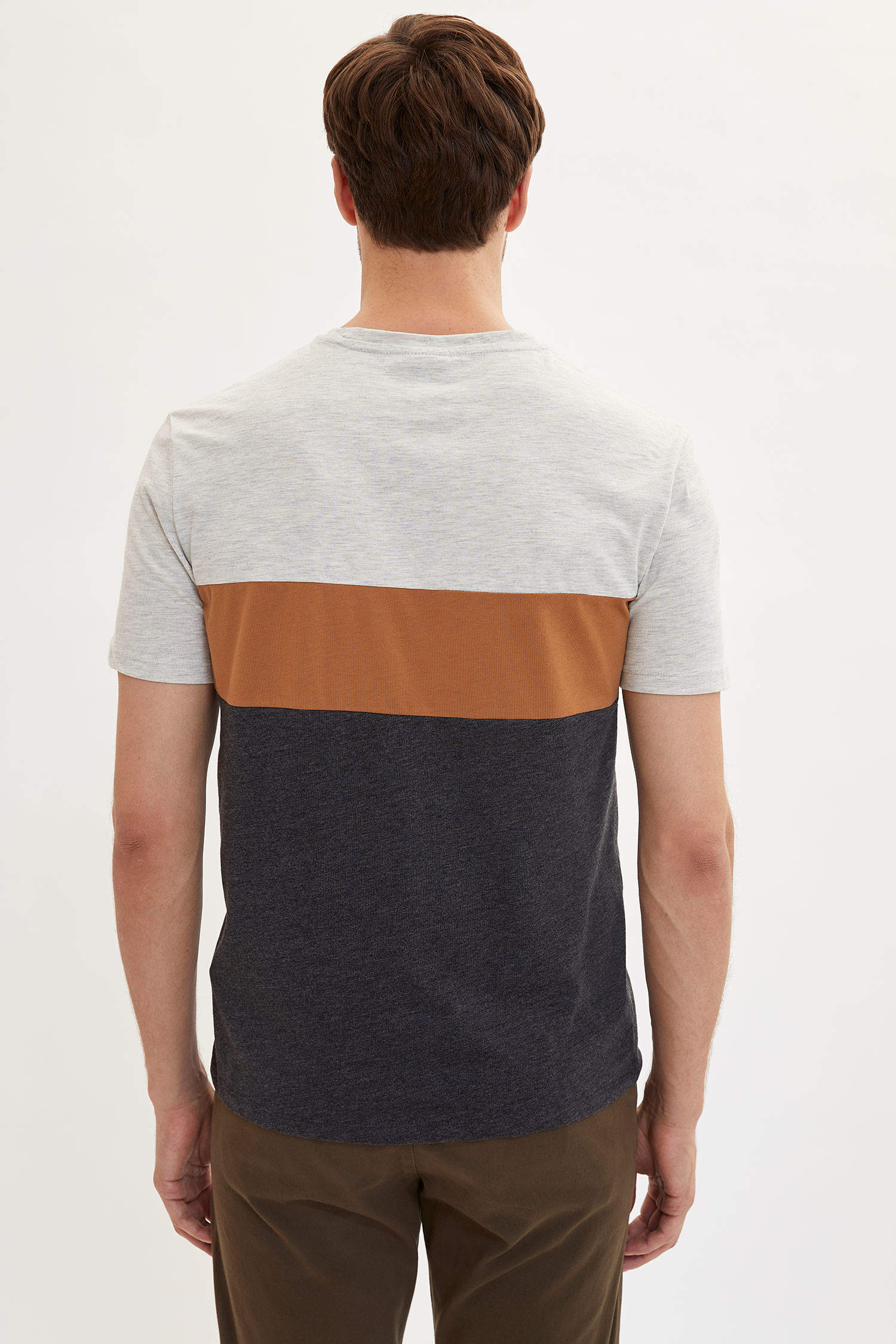 Beige MAN Color Block Short-Sleeved T-shirt 1068417 | DeFacto