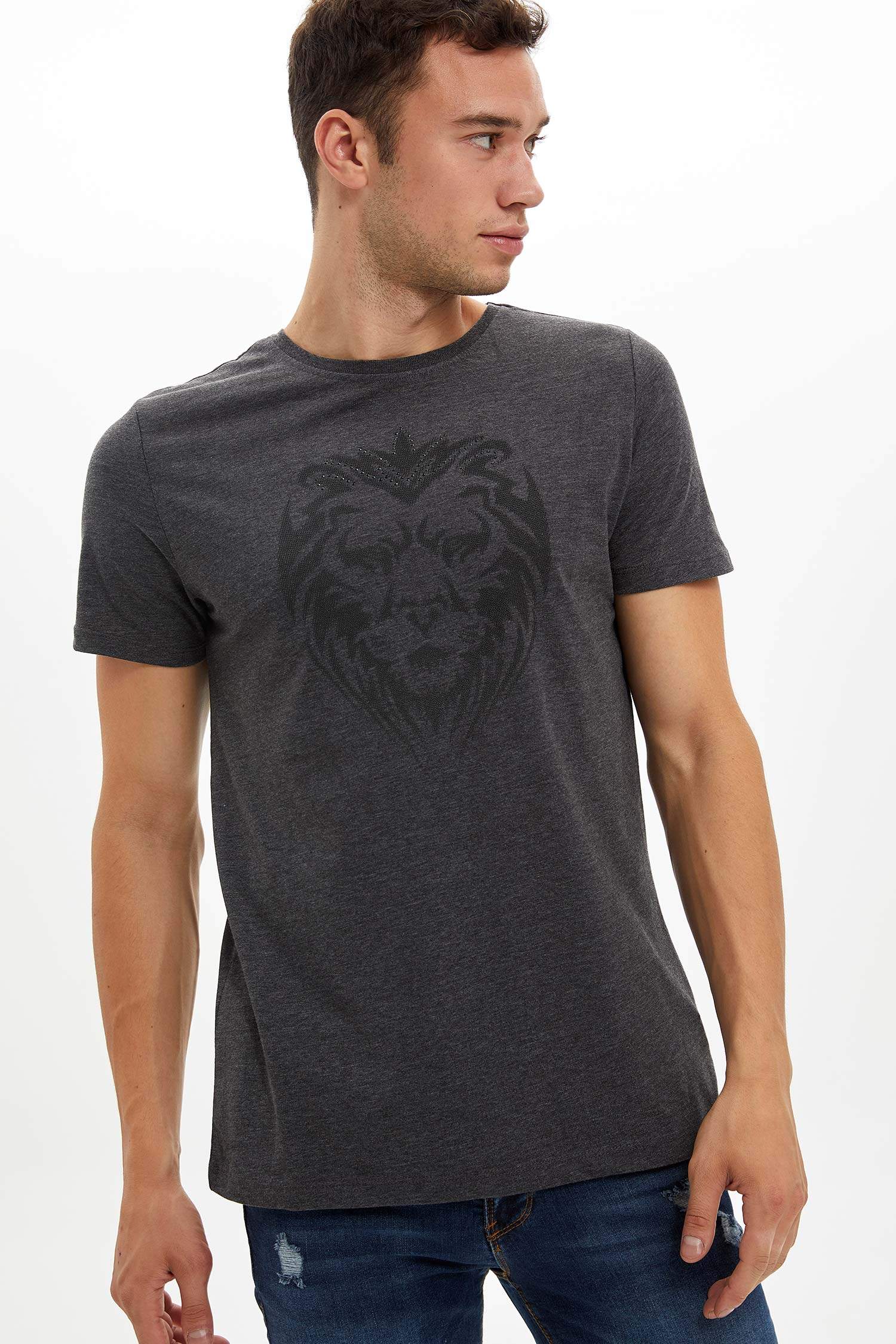 Defacto Baskılı Slim Fit T-shirt. 2