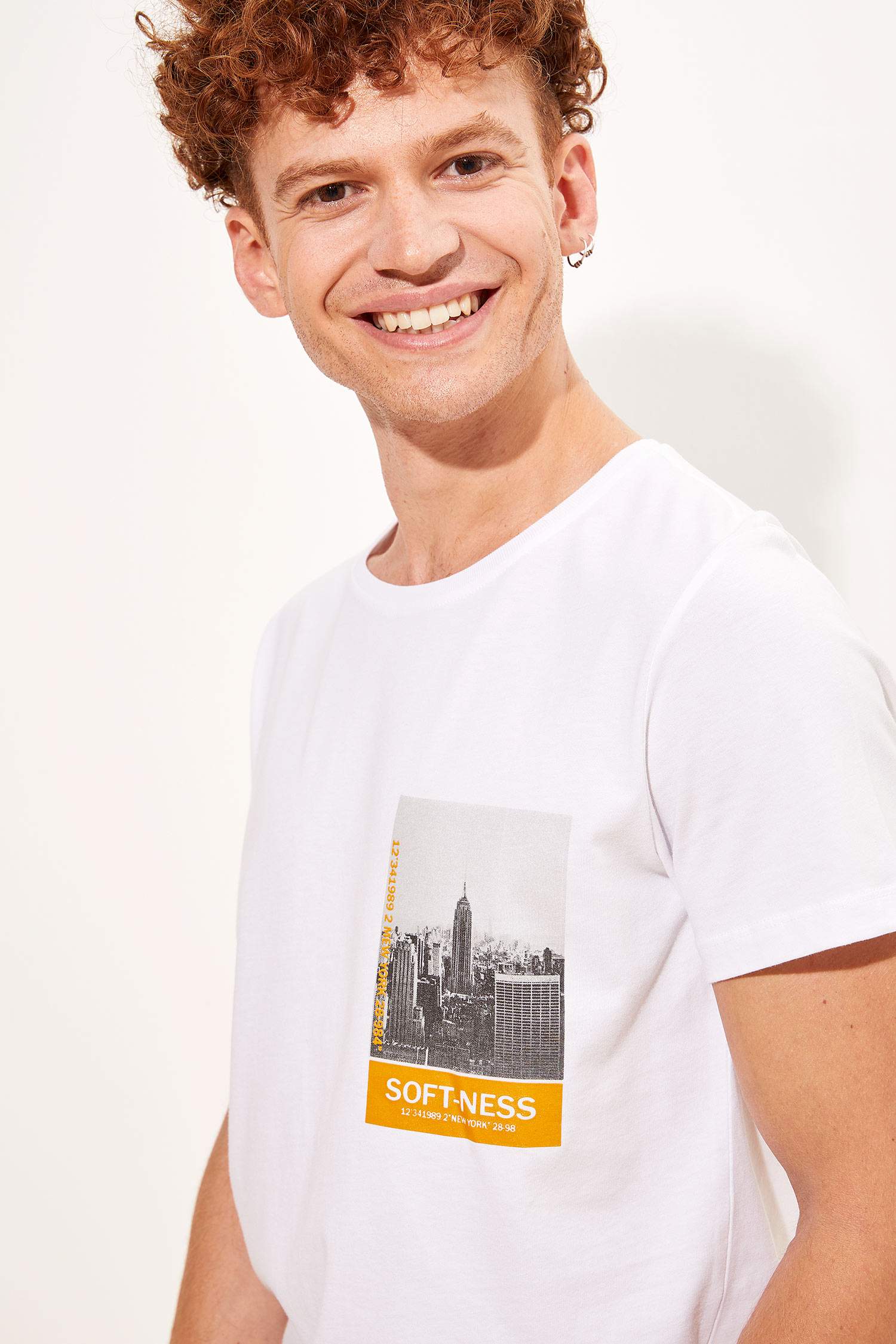 Defacto Slim Fit Baskılı T-shirt. 1