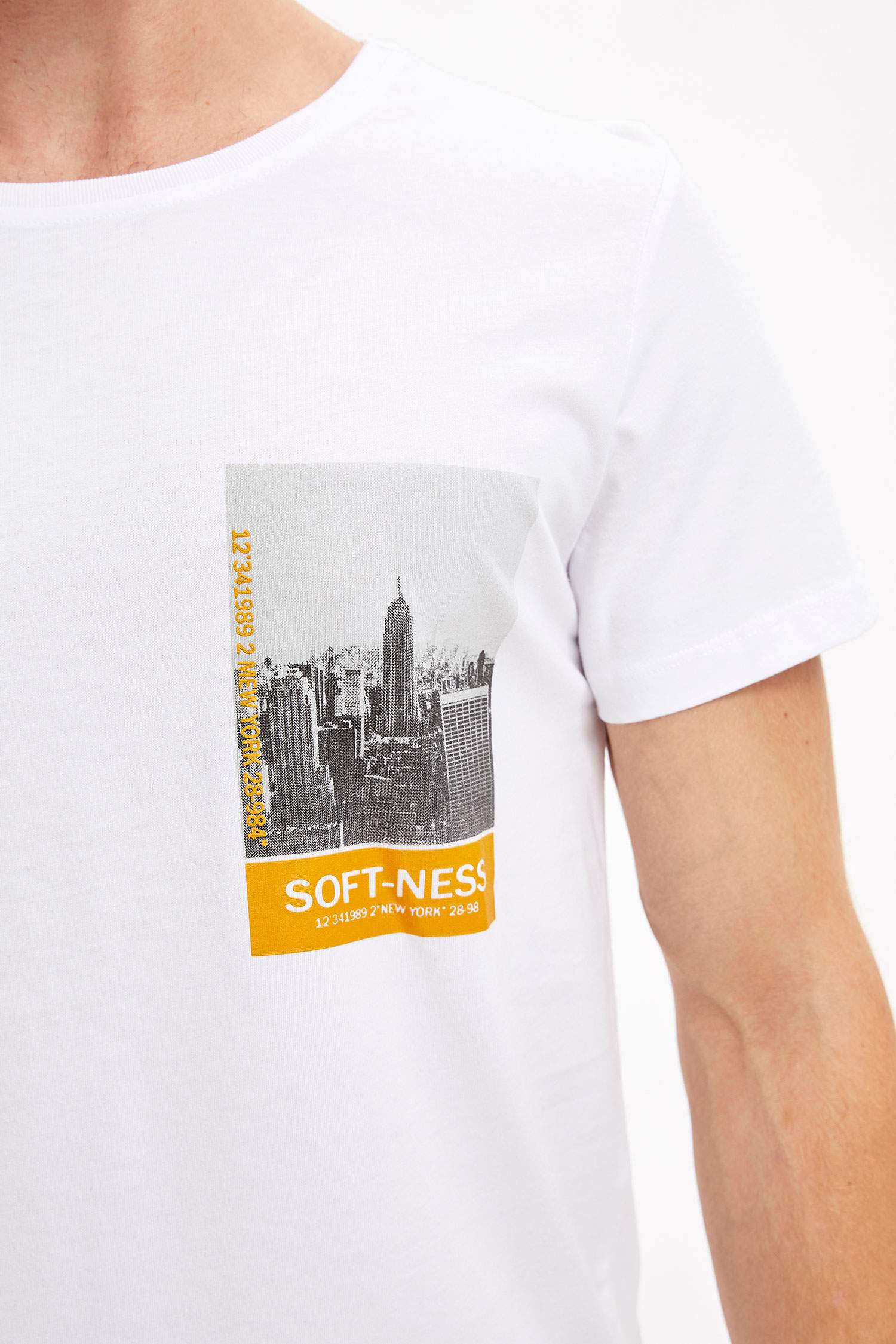 Defacto Slim Fit Baskılı T-shirt. 4