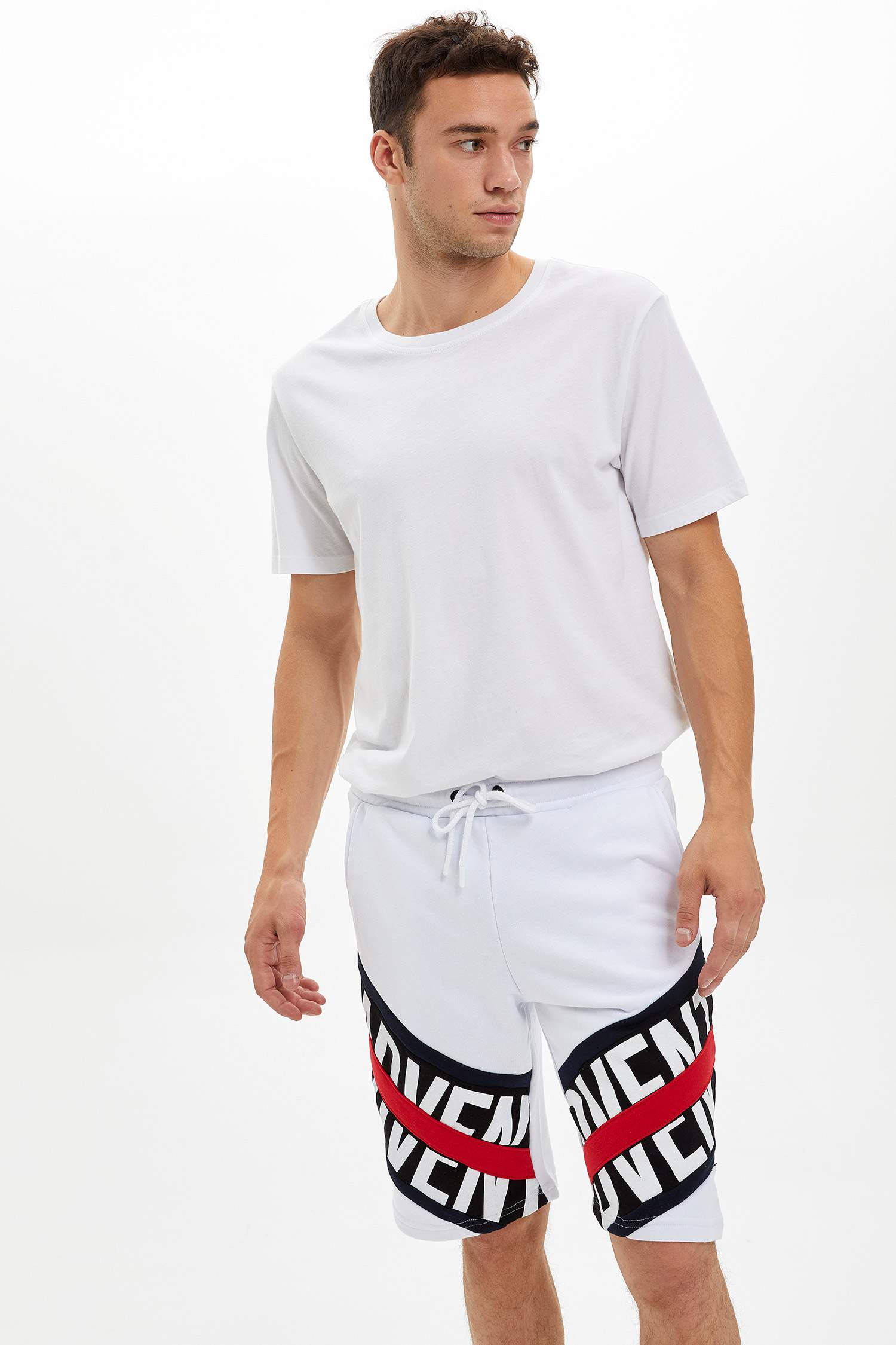 Defacto Baskılı Slim Fit Şort. 1