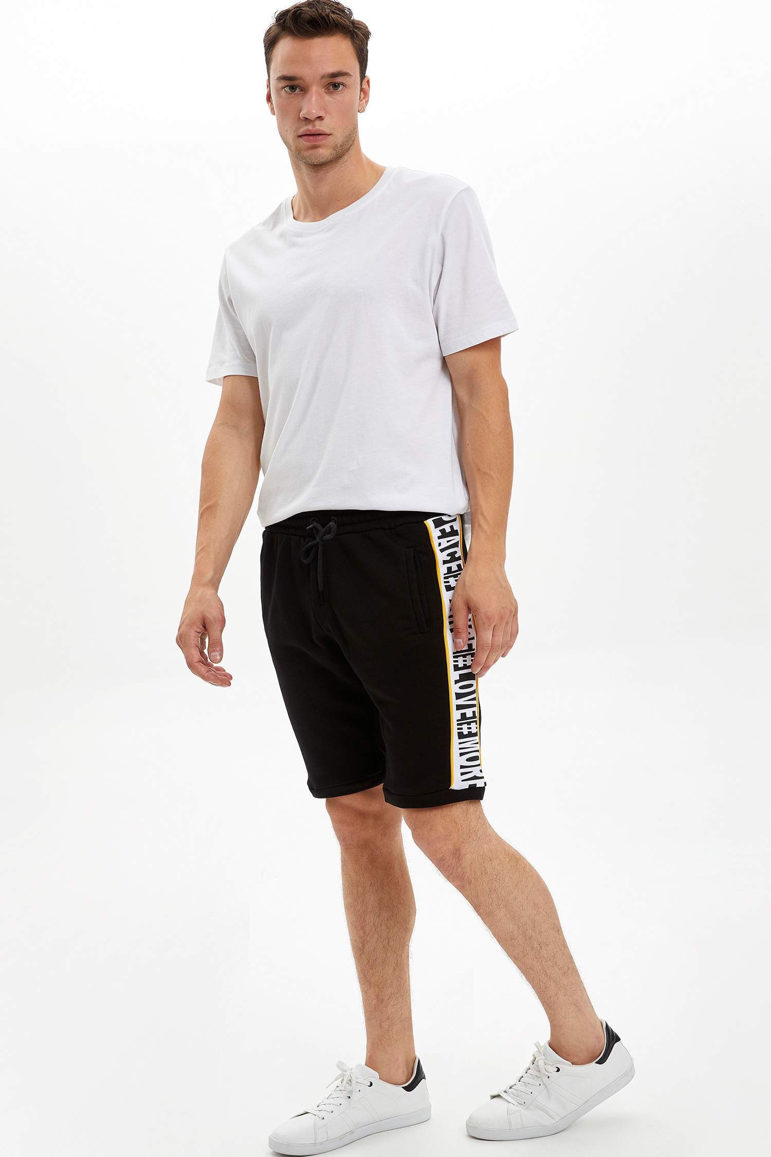 Defacto Şerit Detaylı Slim Fit Şort. 2