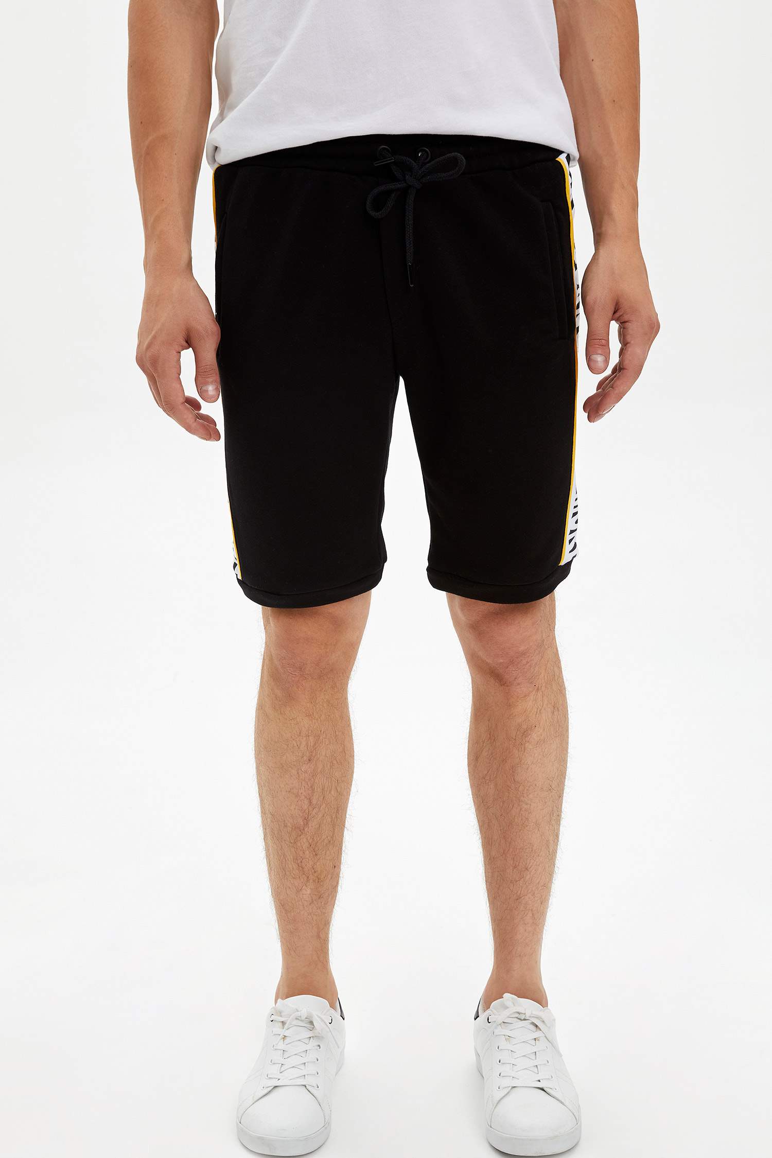 Defacto Şerit Detaylı Slim Fit Şort. 3