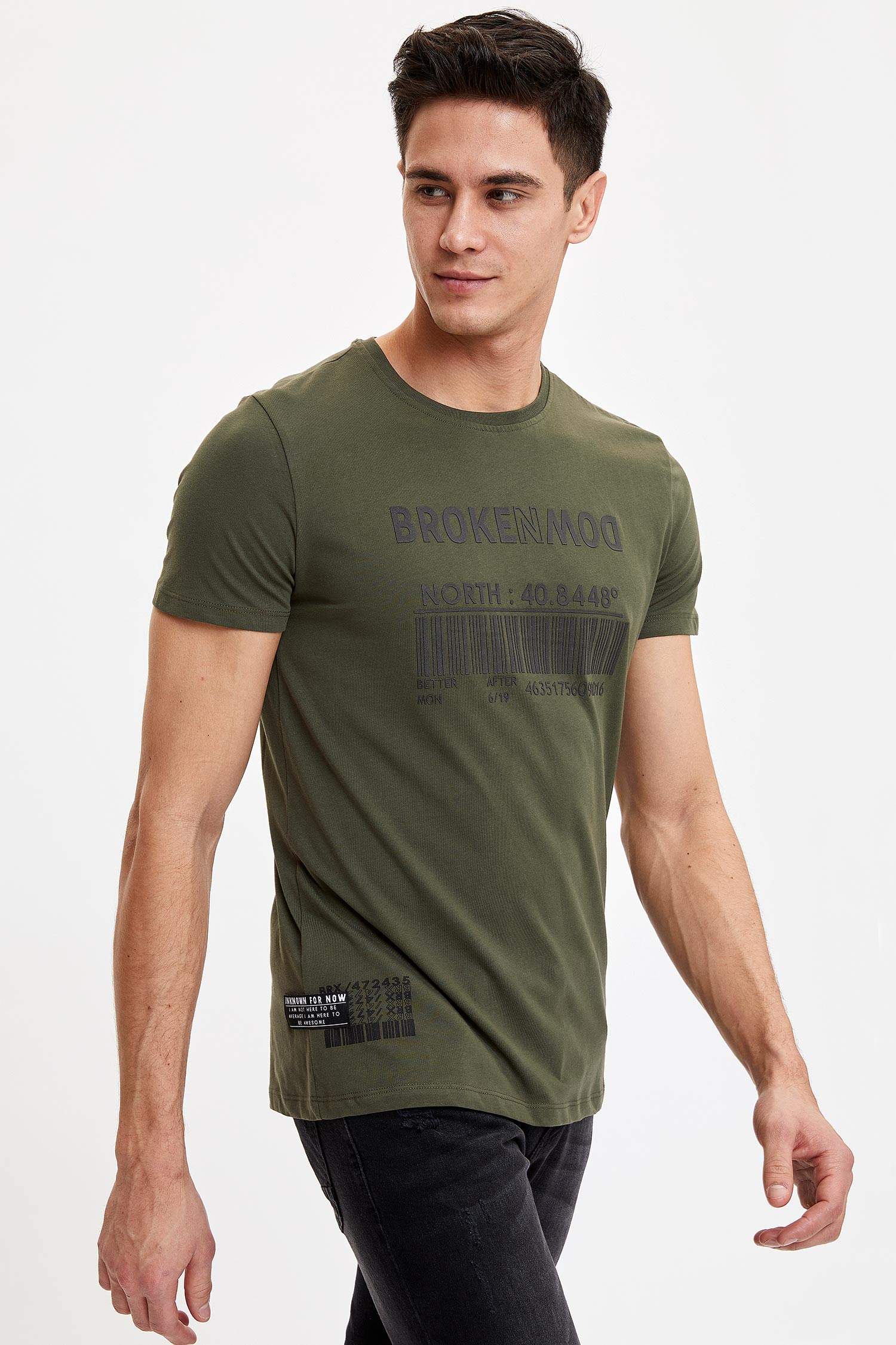 Defacto Slim Fit Baskılı Kısa Kollu T-Shirt. 1