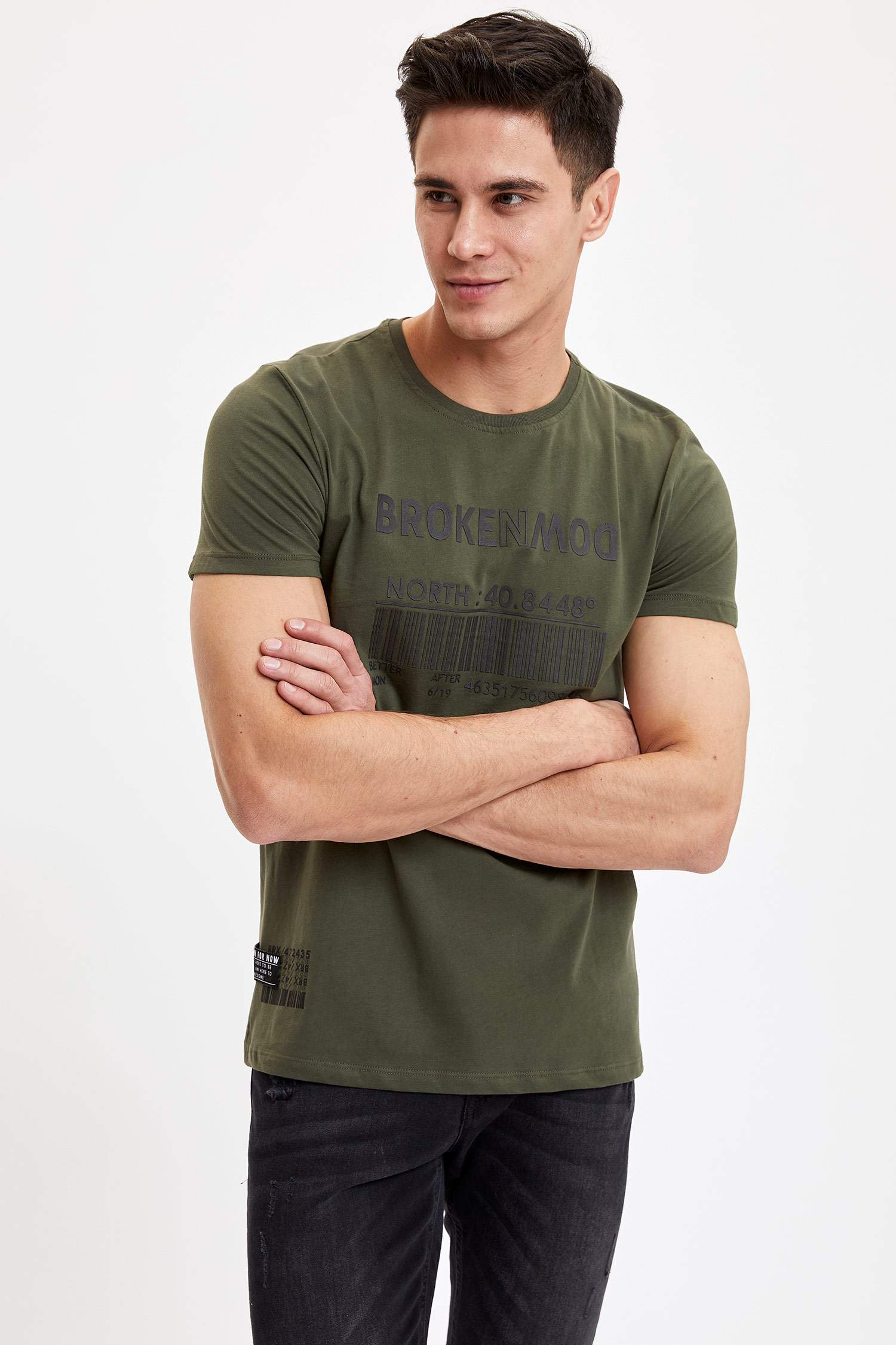 Defacto Slim Fit Baskılı Kısa Kollu T-Shirt. 3