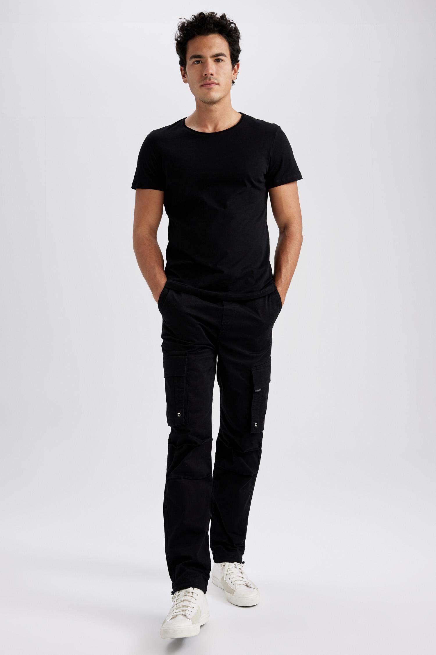 تي شيرت قصة ضيقة بياقة دائرية