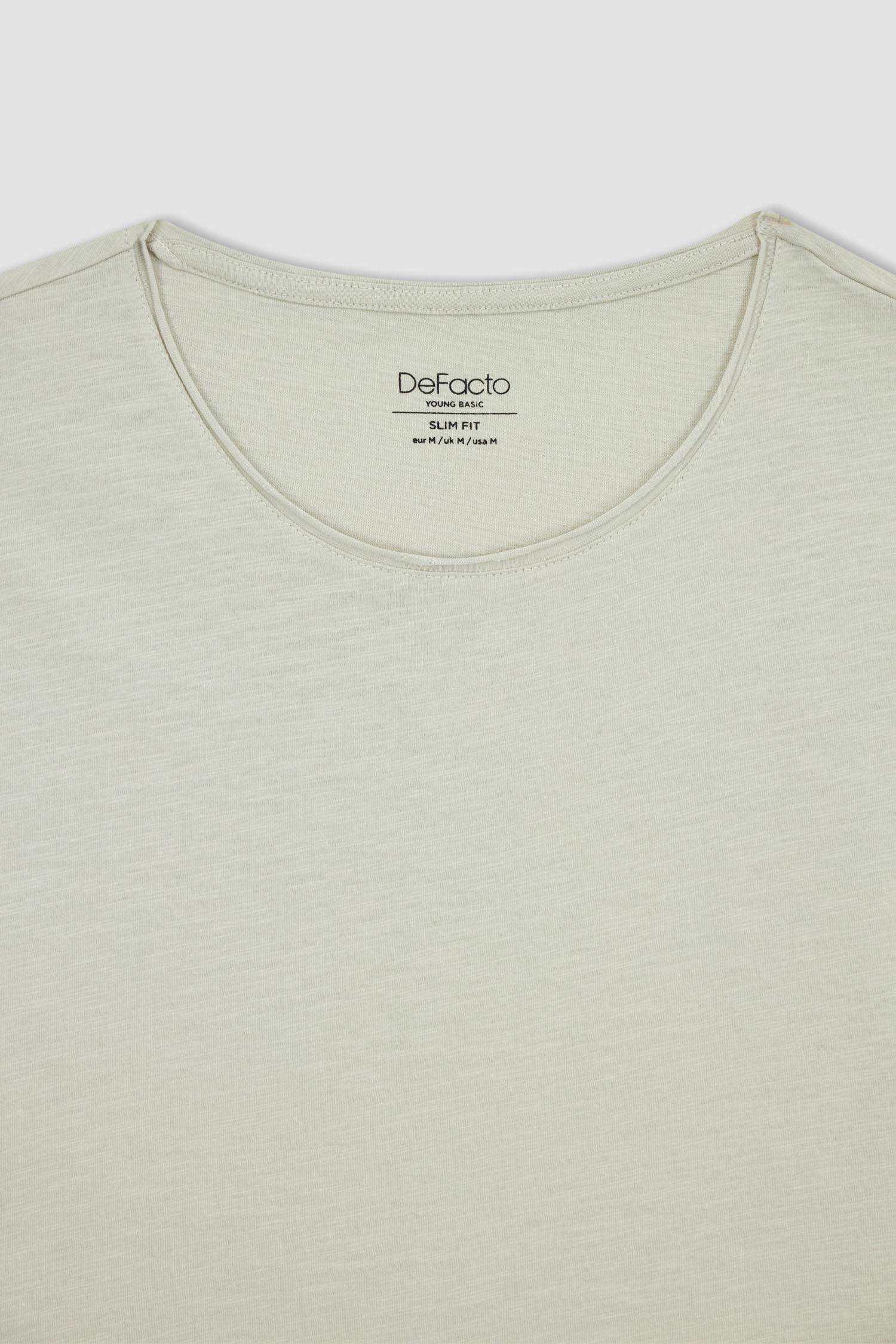 تي شيرت بيزك سليم فيت بياقة دائرية