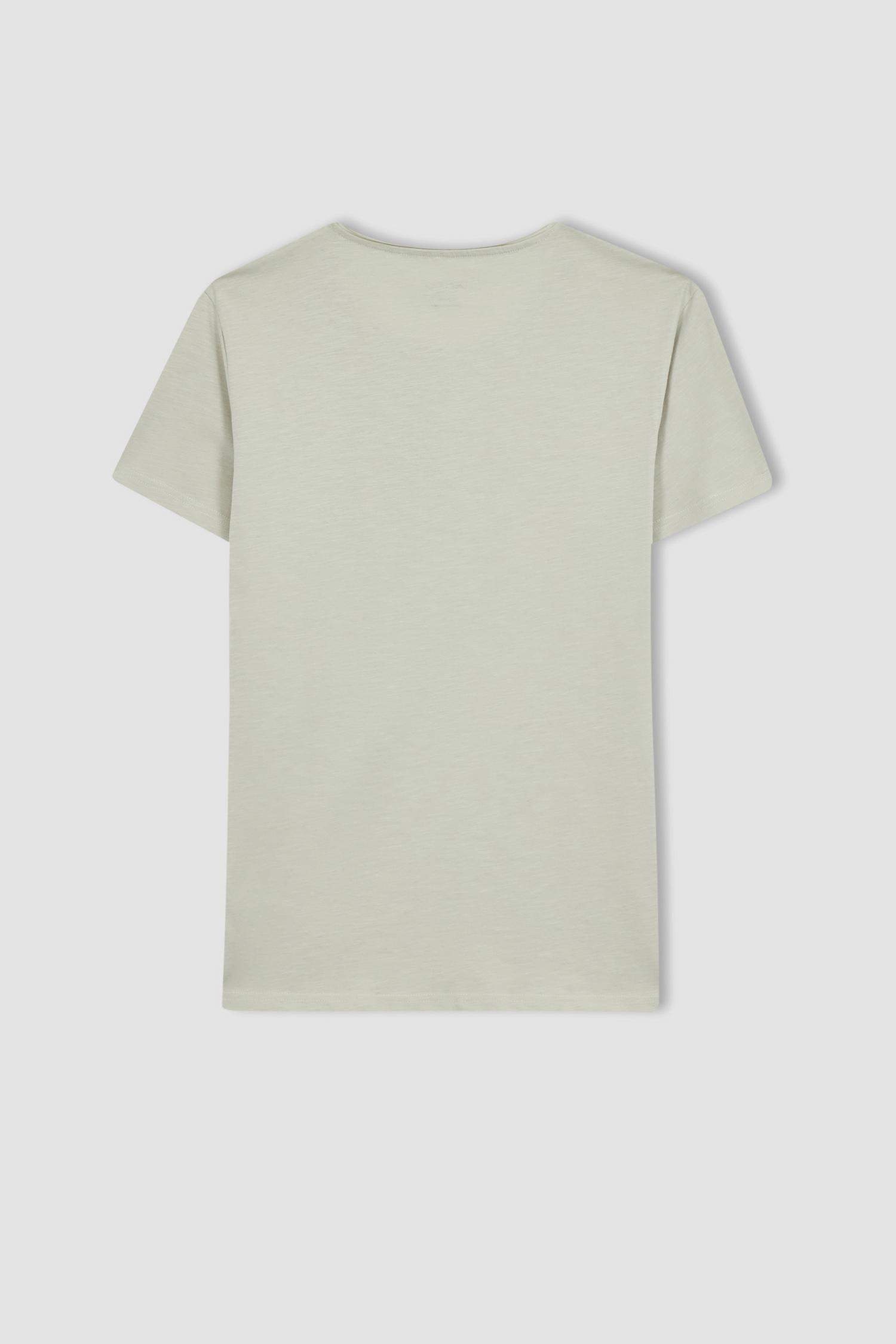 تي شيرت بيزك سليم فيت بياقة دائرية