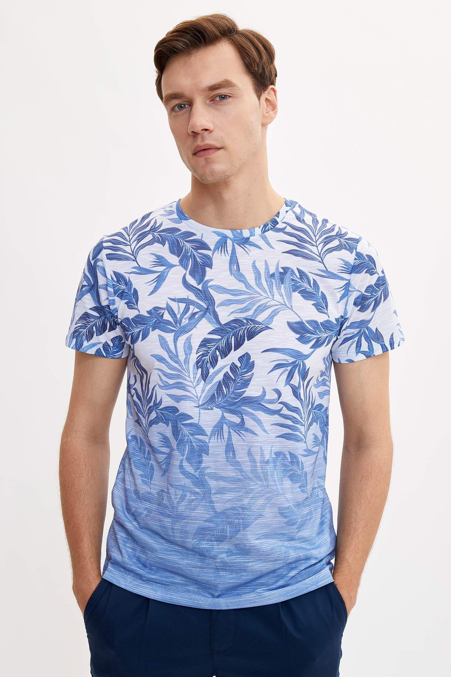 Defacto Çiçekli Regular Fit Kısa Kollu T-shirt. 6