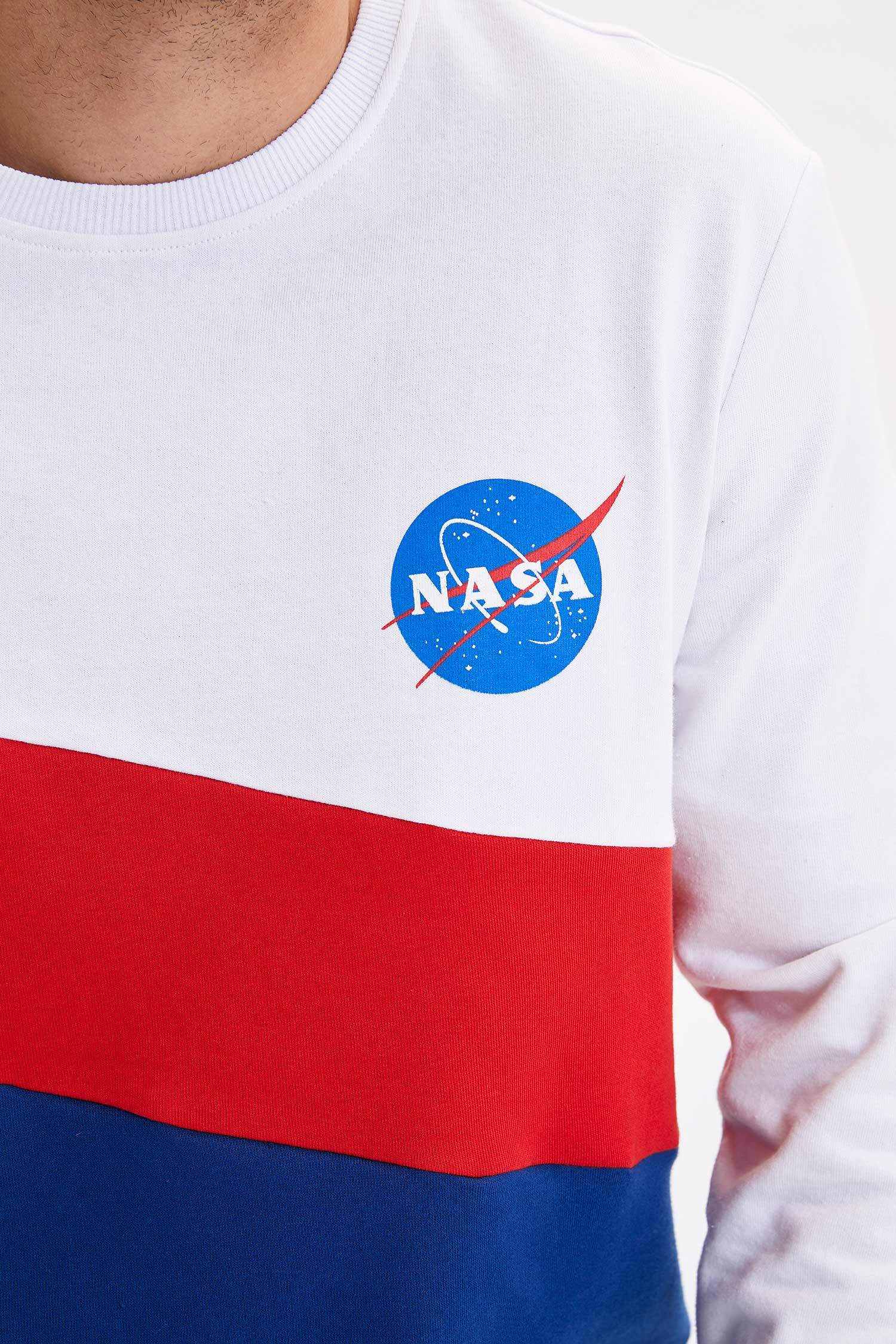Defacto NASA Lisanslı Sweatshirt. 3