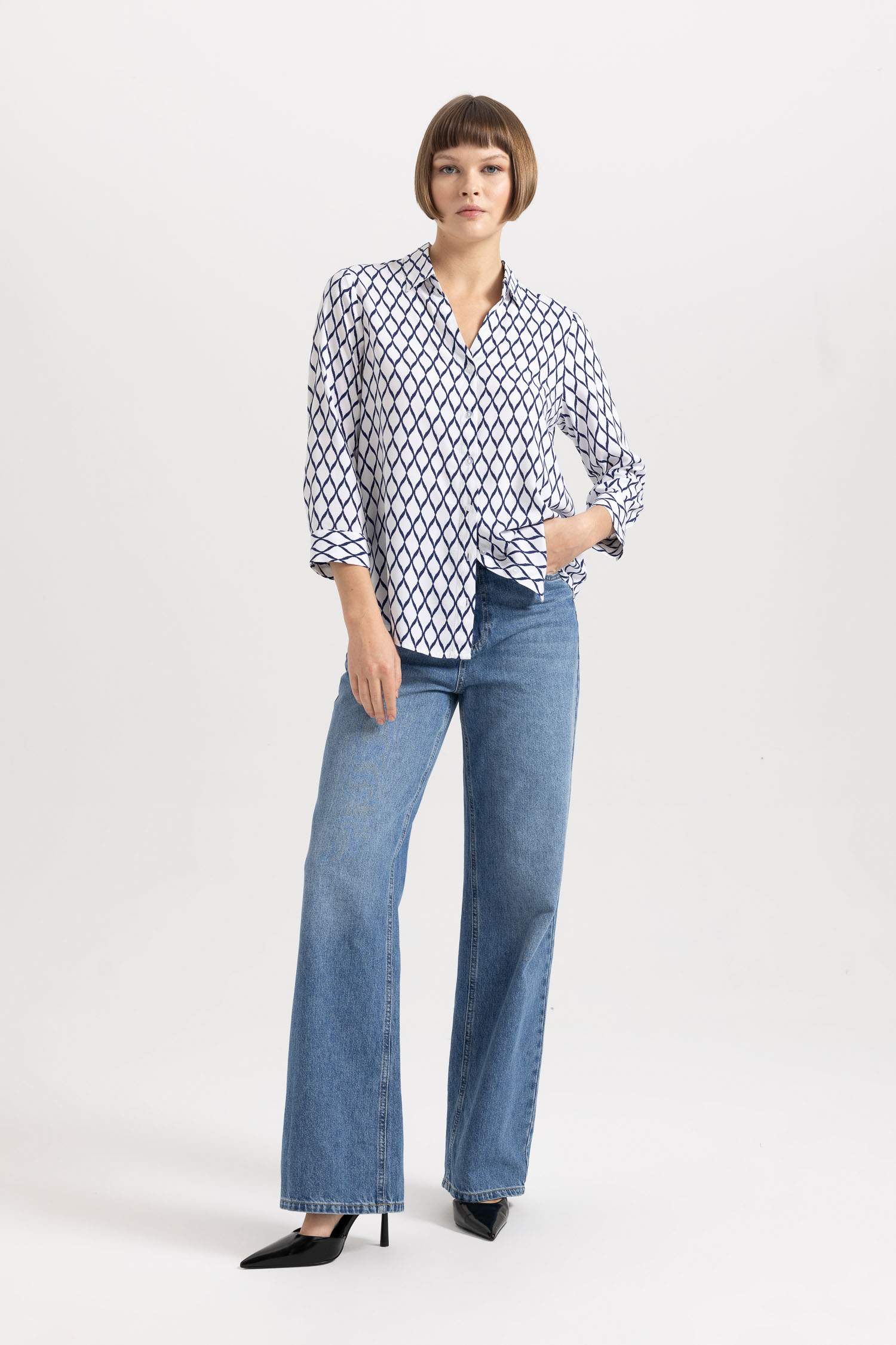 Рубашка стандартного кроя с длинным рукавом