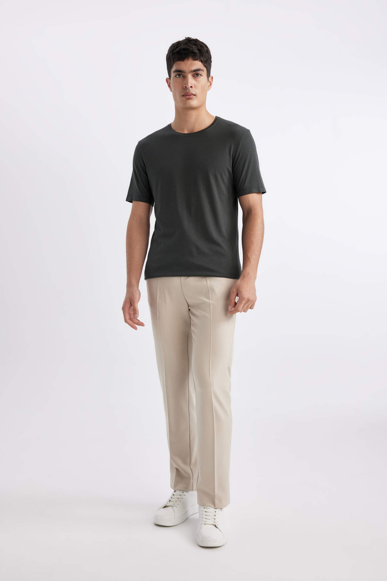 تيشيرت بريميوم سليم فيت قطن بيزك بياخة مستديرة