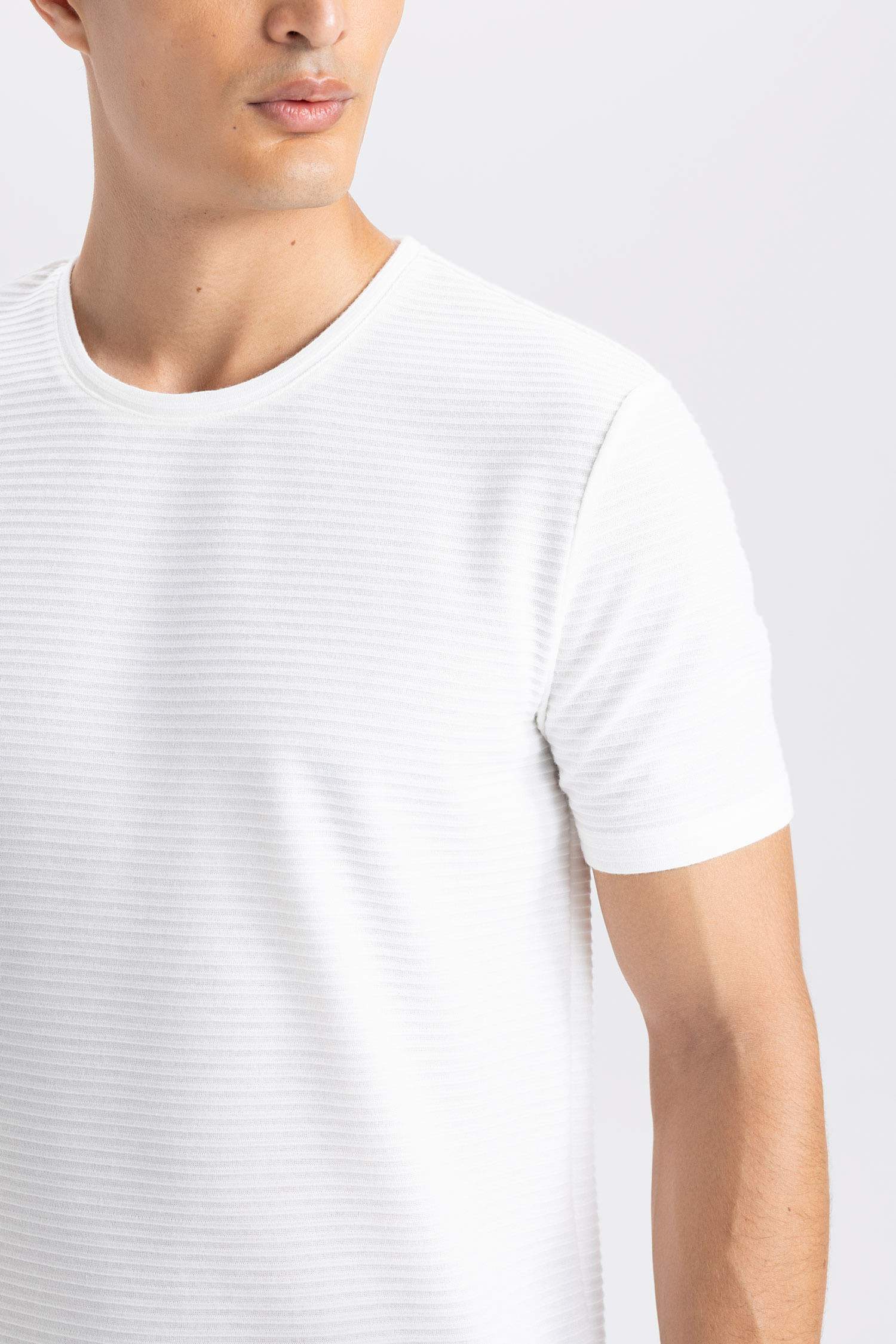 Slim Fit Dar Kesim Bisiklet Yaka Basic Düz Kısa Kollu Tişört