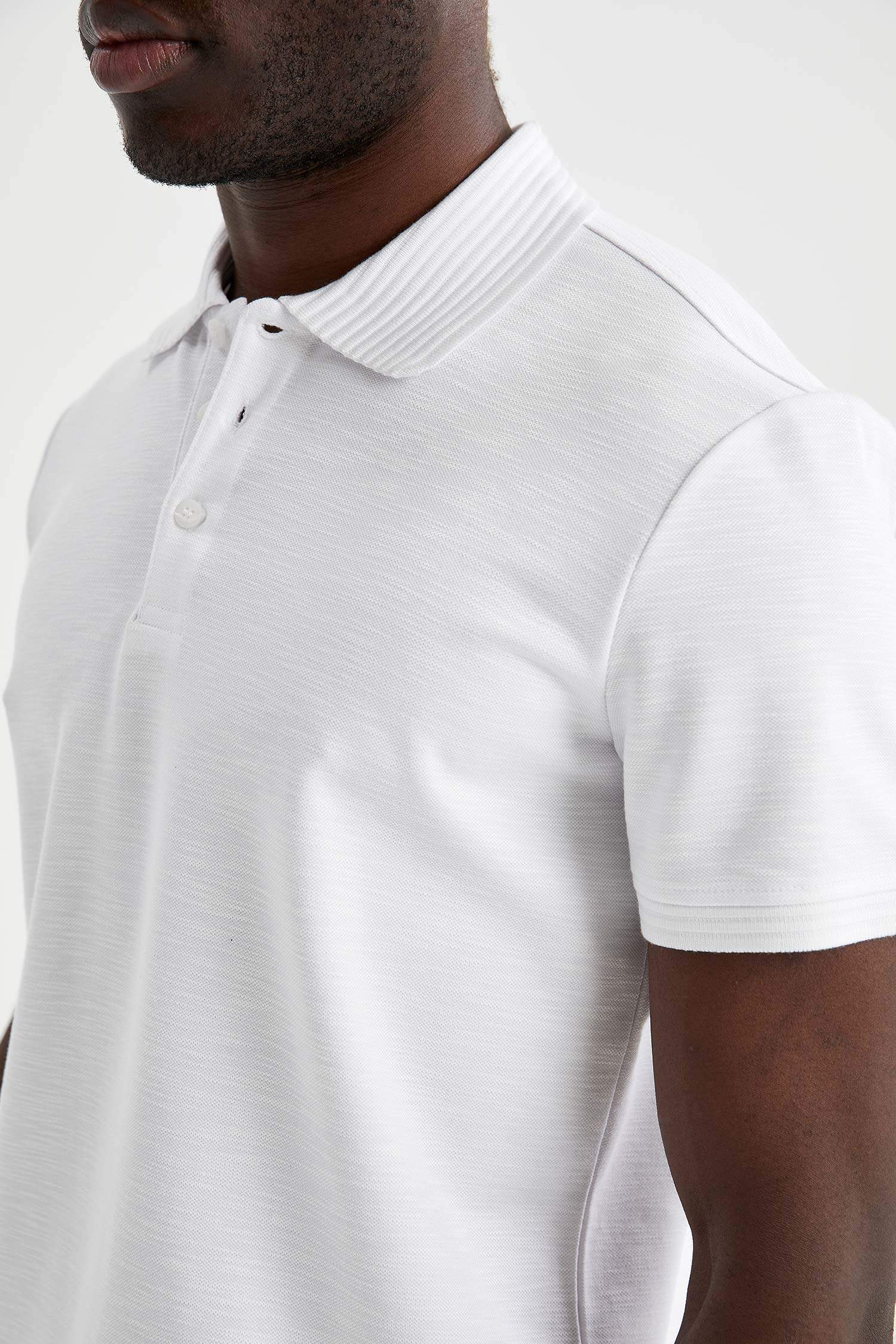 White MAN Slim Fit Polo Neck T-shirt 1609522 | DeFacto