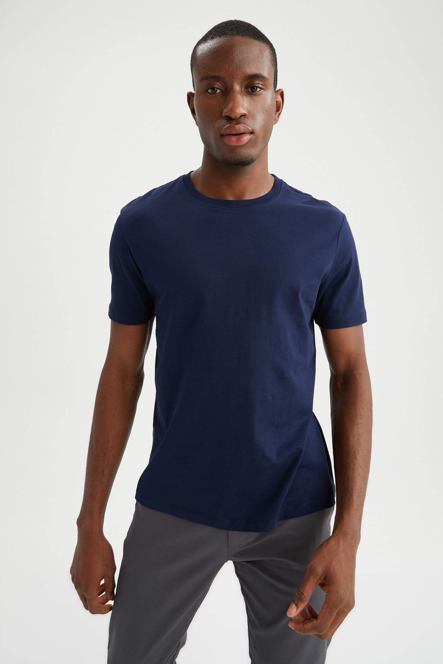 Navy MAN Regular Fit Plain T-Shirt 1557552 | DeFacto
