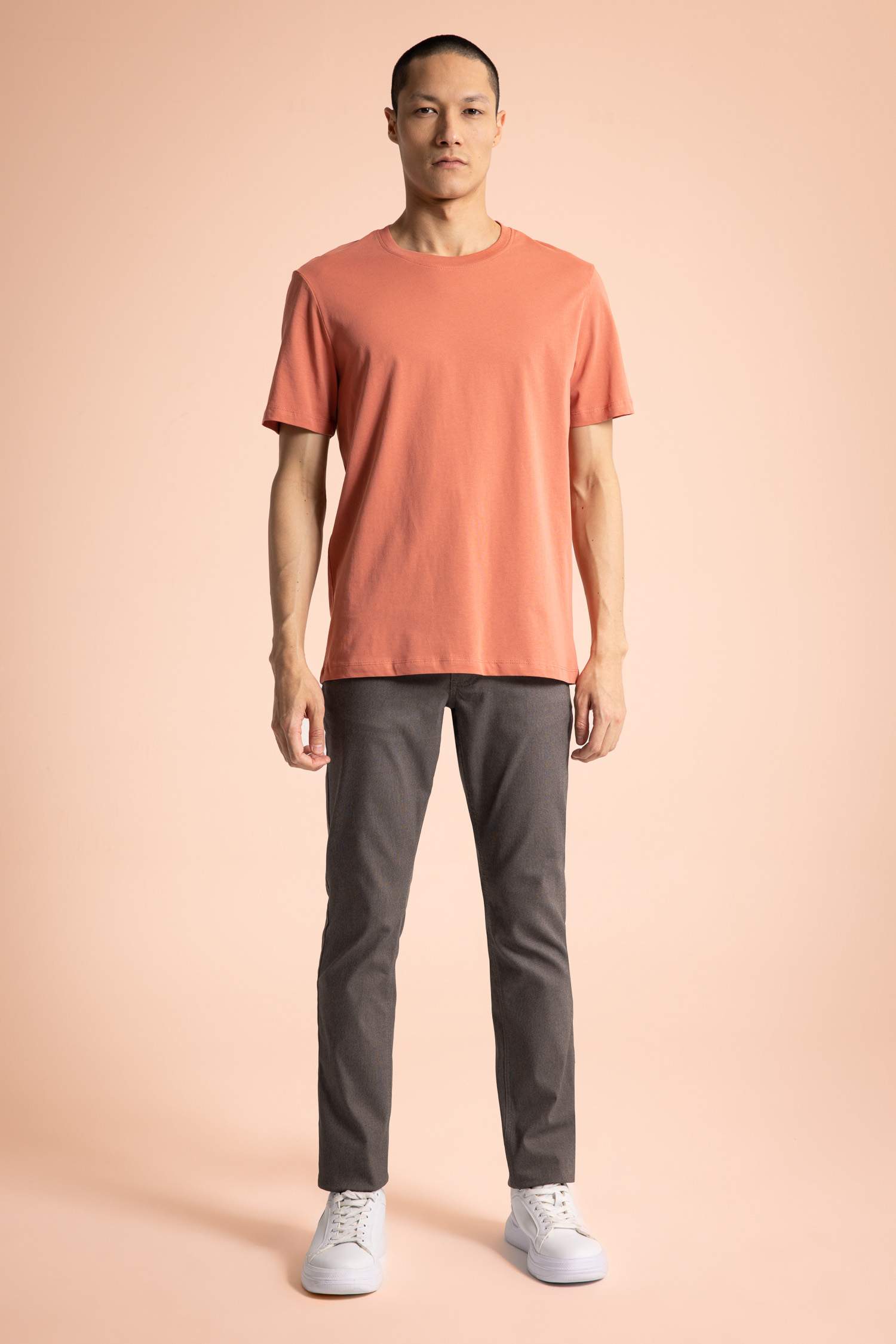 T-shirt basique à manches courtes et à Col rond Coupe Régulière