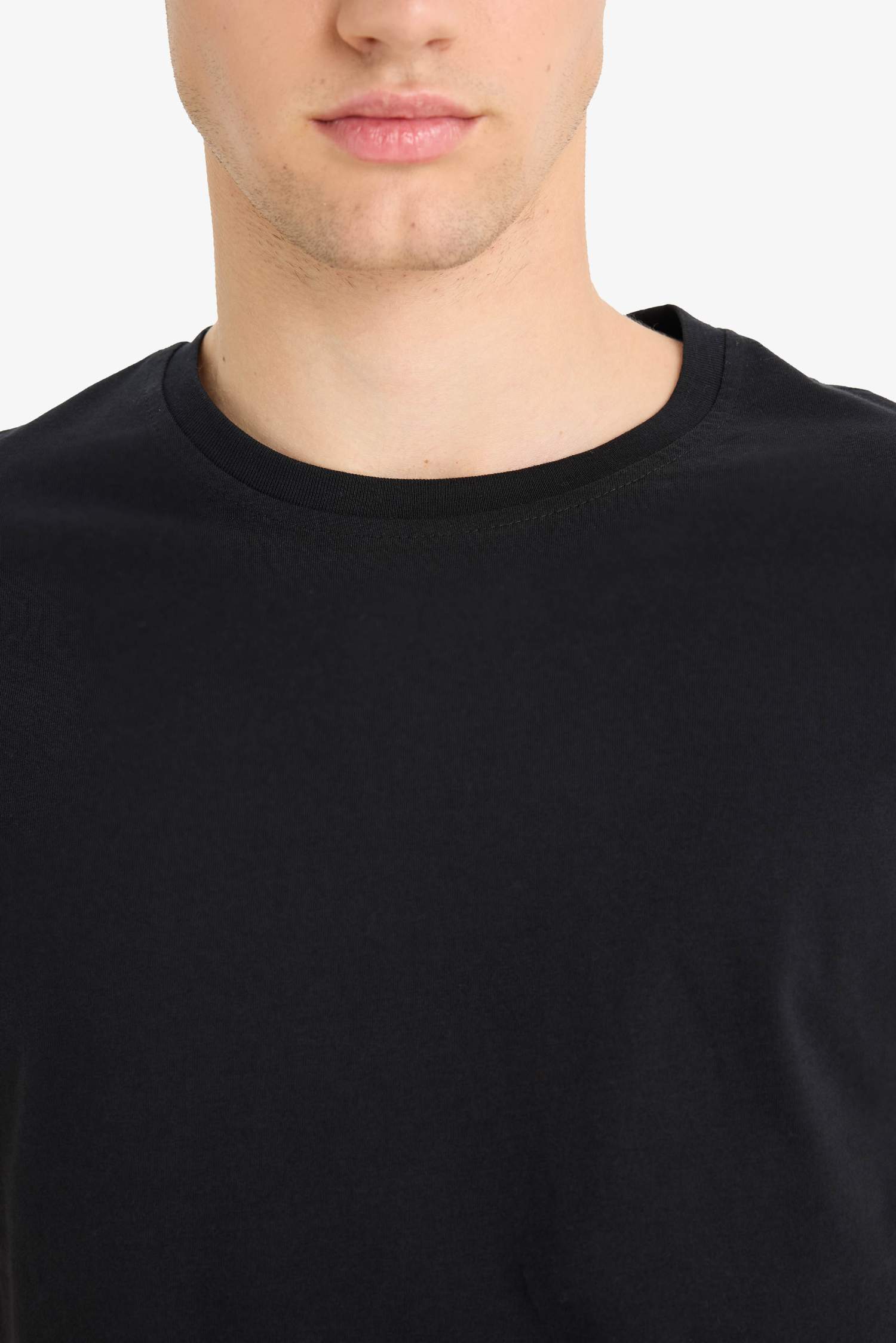 Regular Fit Crew Neck Basic T-Shirt
