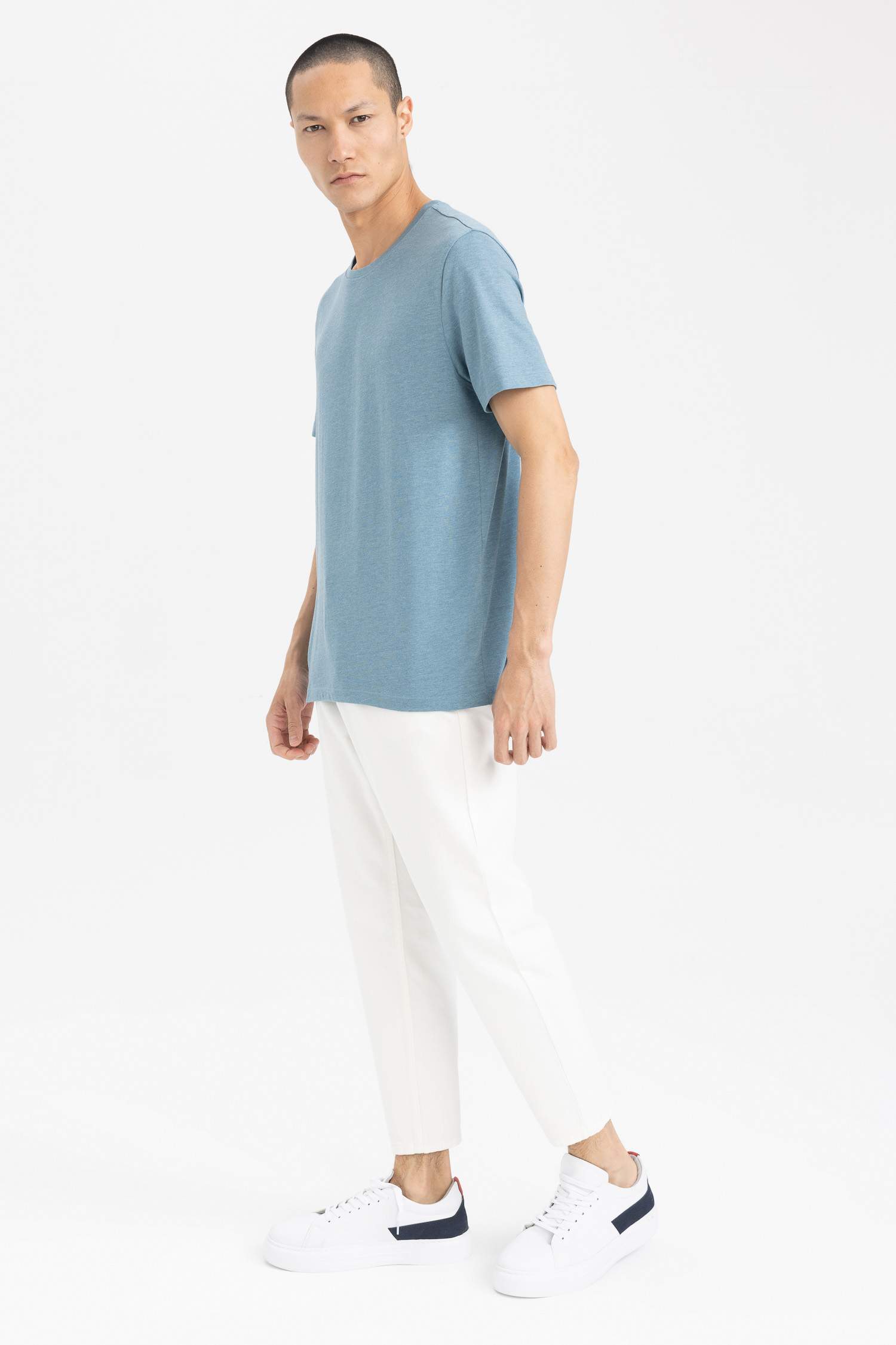 تي شيرت بيزك قطن بقصة عادية